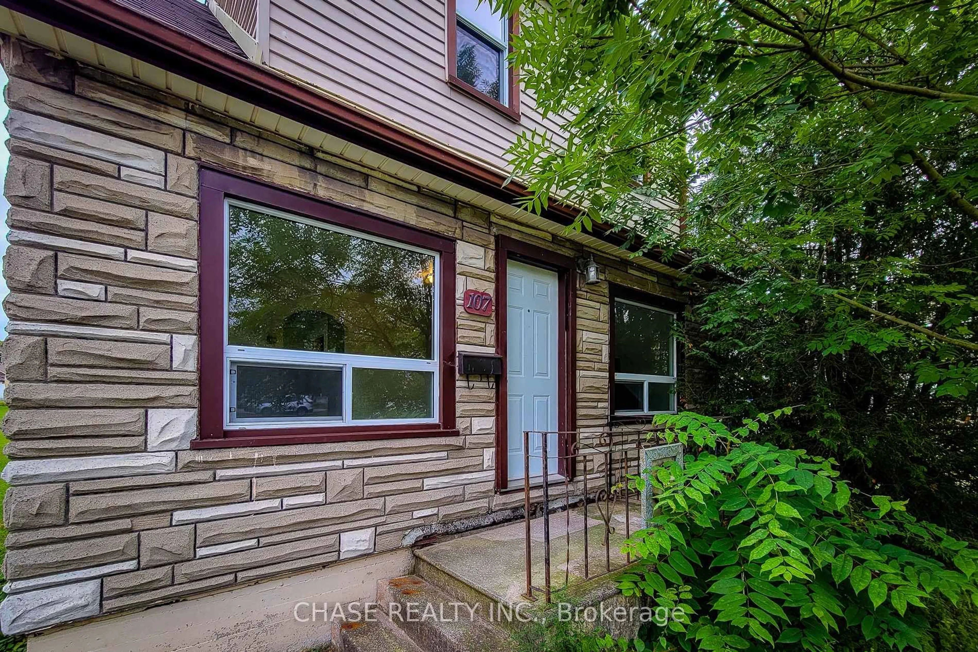 Unknown for 107 Saint George St, Welland Ontario L3C 5N5