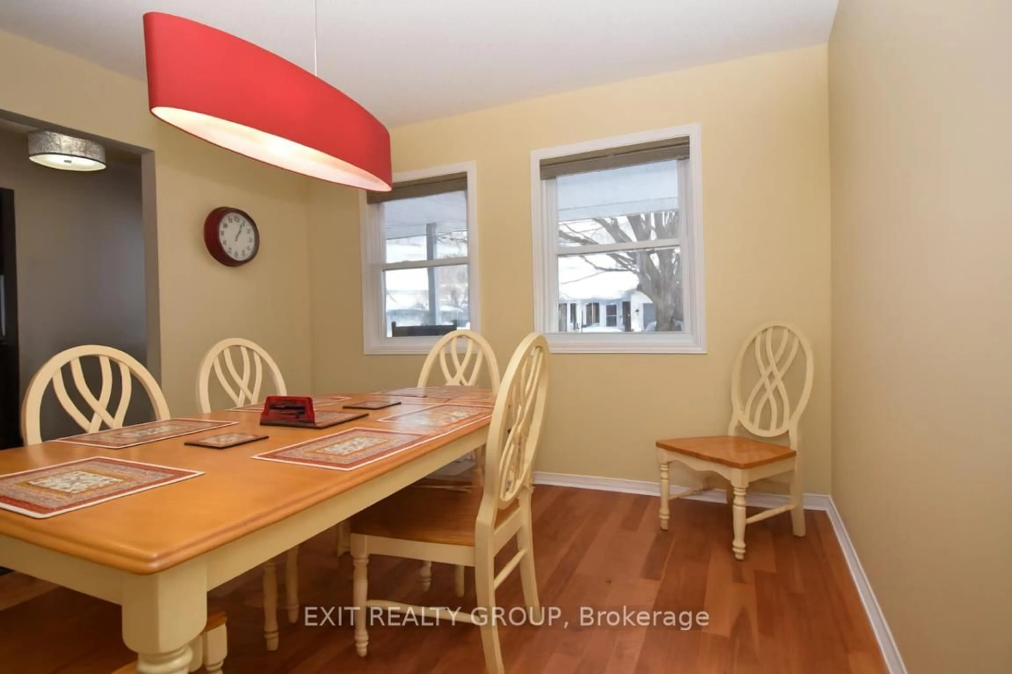 Dining room, wood/laminate floor for 1 Quaker Crt, Prince Edward County Ontario K0K 3L0