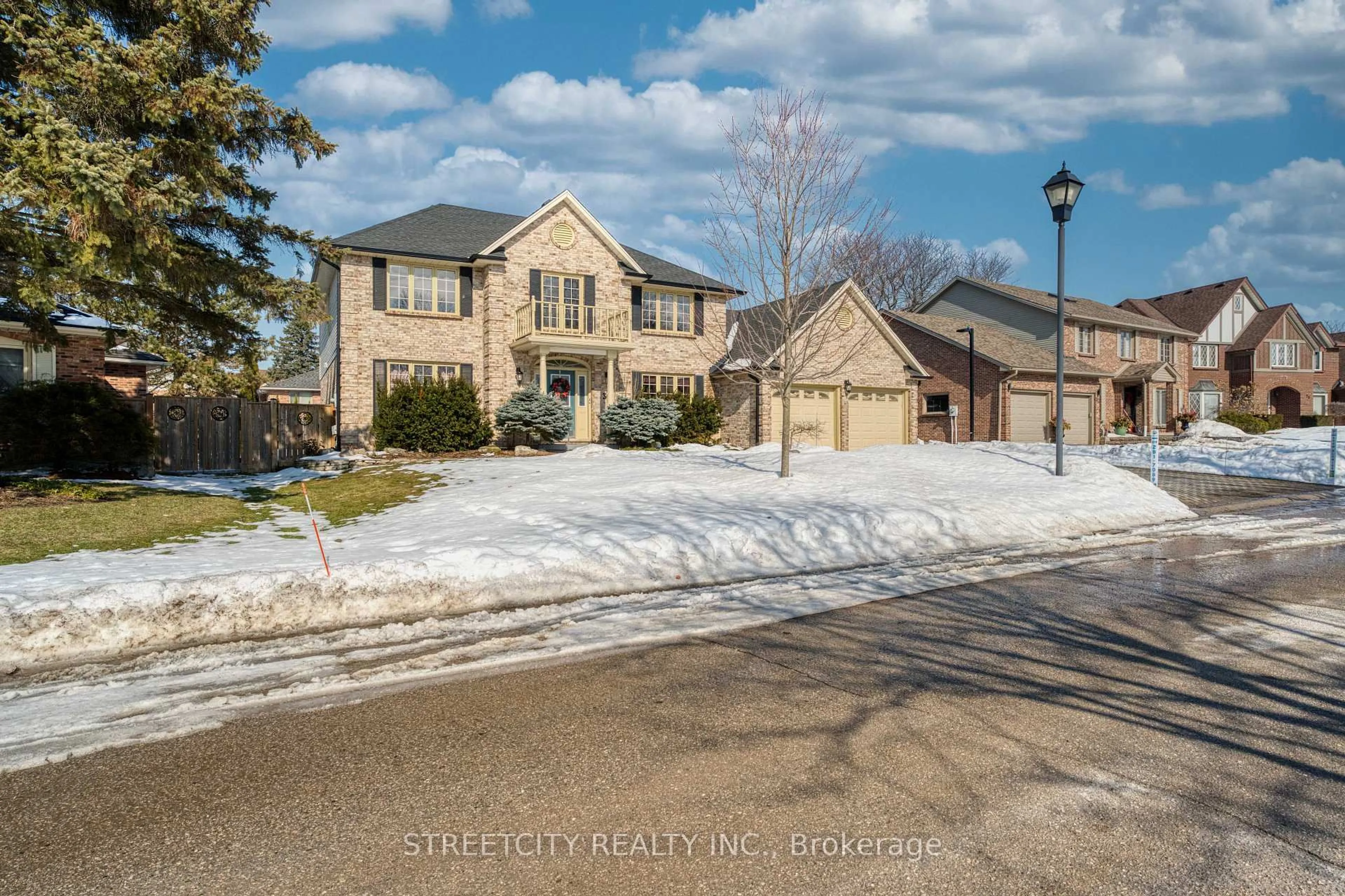 Unknown for 36 Ravenglass Cres, London North Ontario N6G 4K1