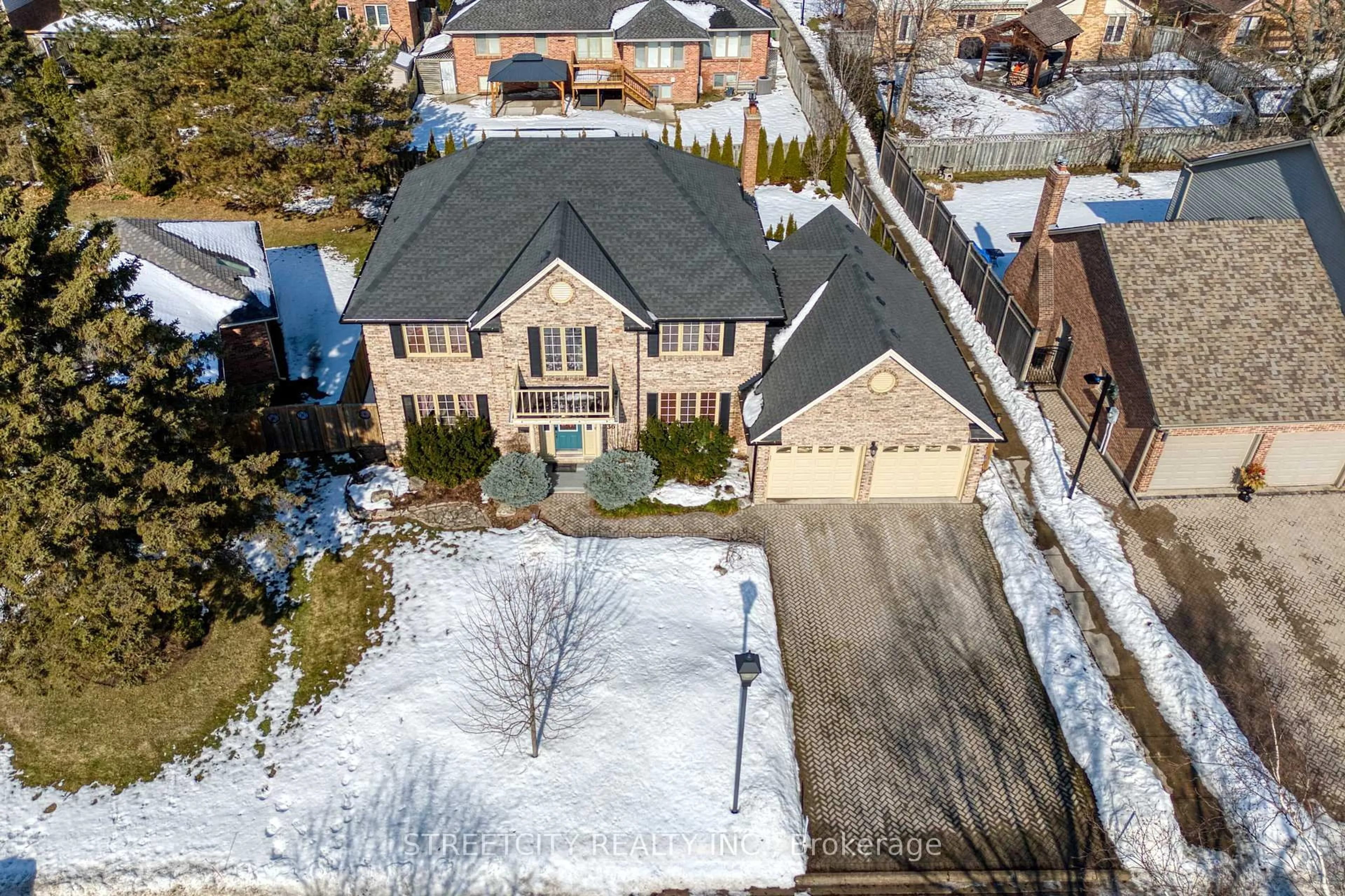 A pic from outside/outdoor area/front of a property/back of a property/a pic from drone, street for 36 Ravenglass Cres, London North Ontario N6G 4K1