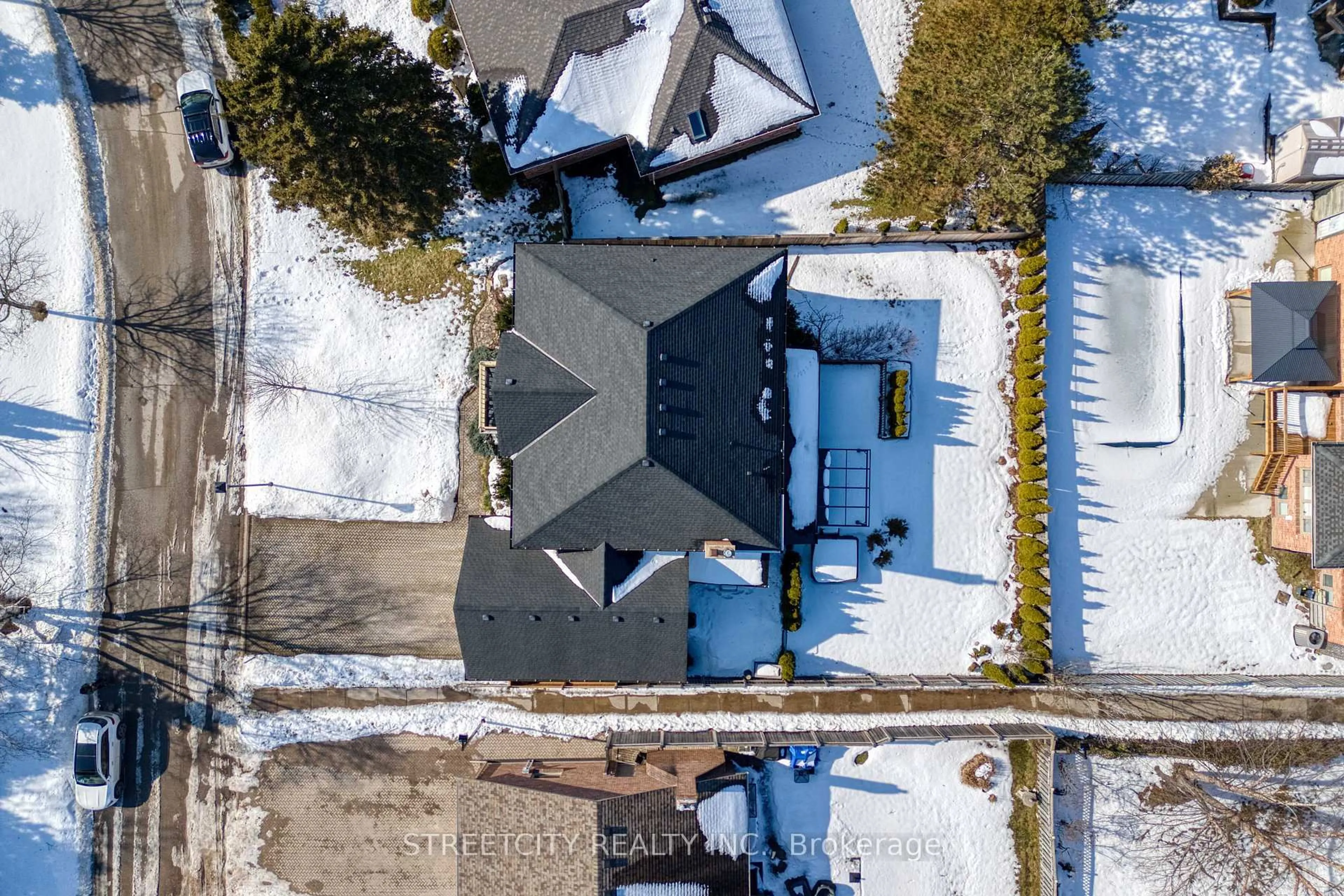 A pic from outside/outdoor area/front of a property/back of a property/a pic from drone, street for 36 Ravenglass Cres, London North Ontario N6G 4K1