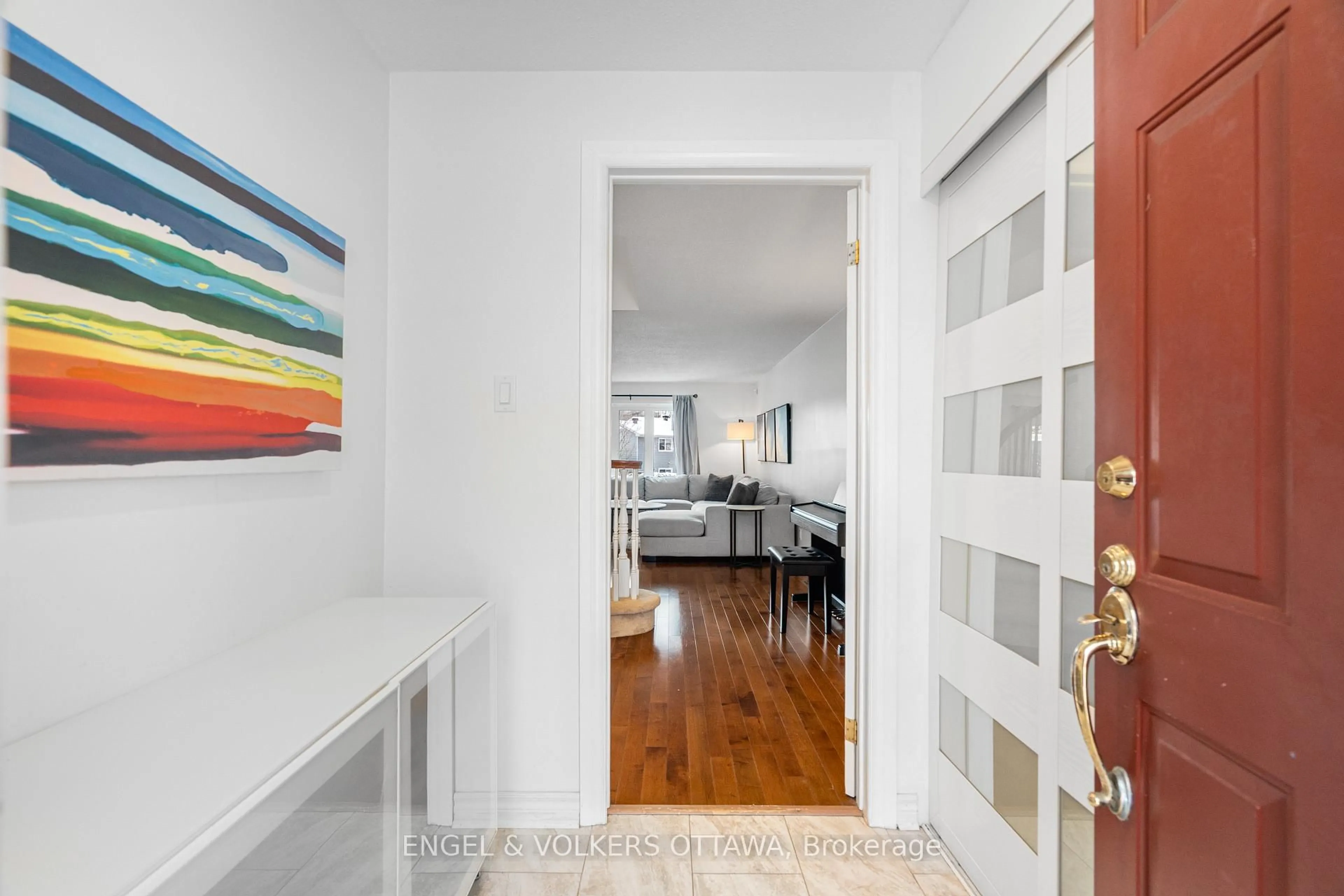 Indoor entryway for 29 Valley Ridge St, Ottawa Ontario K2E 7W3