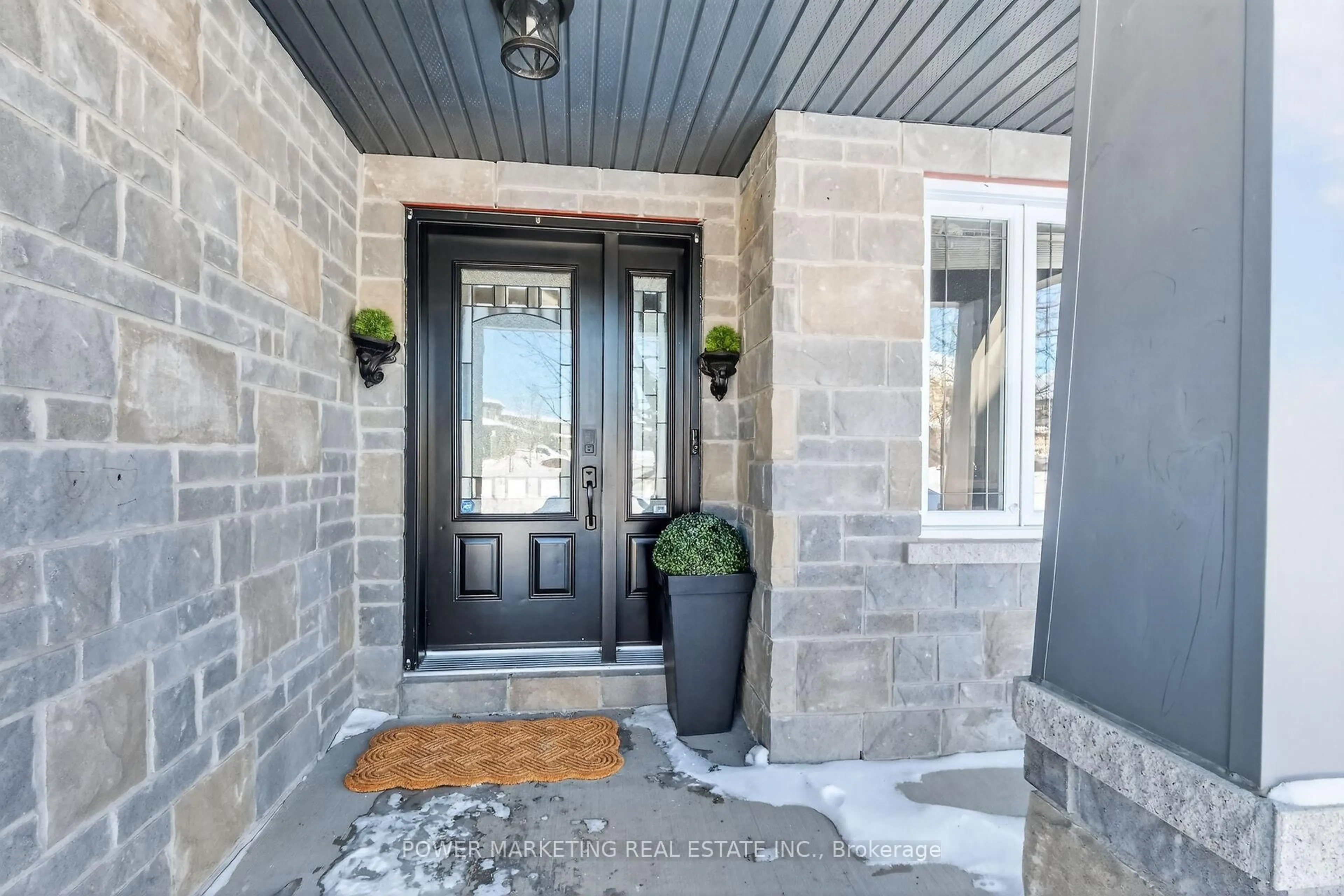 Indoor entryway for 483 RUBY St, Clarence-Rockland Ontario K4K 0H5