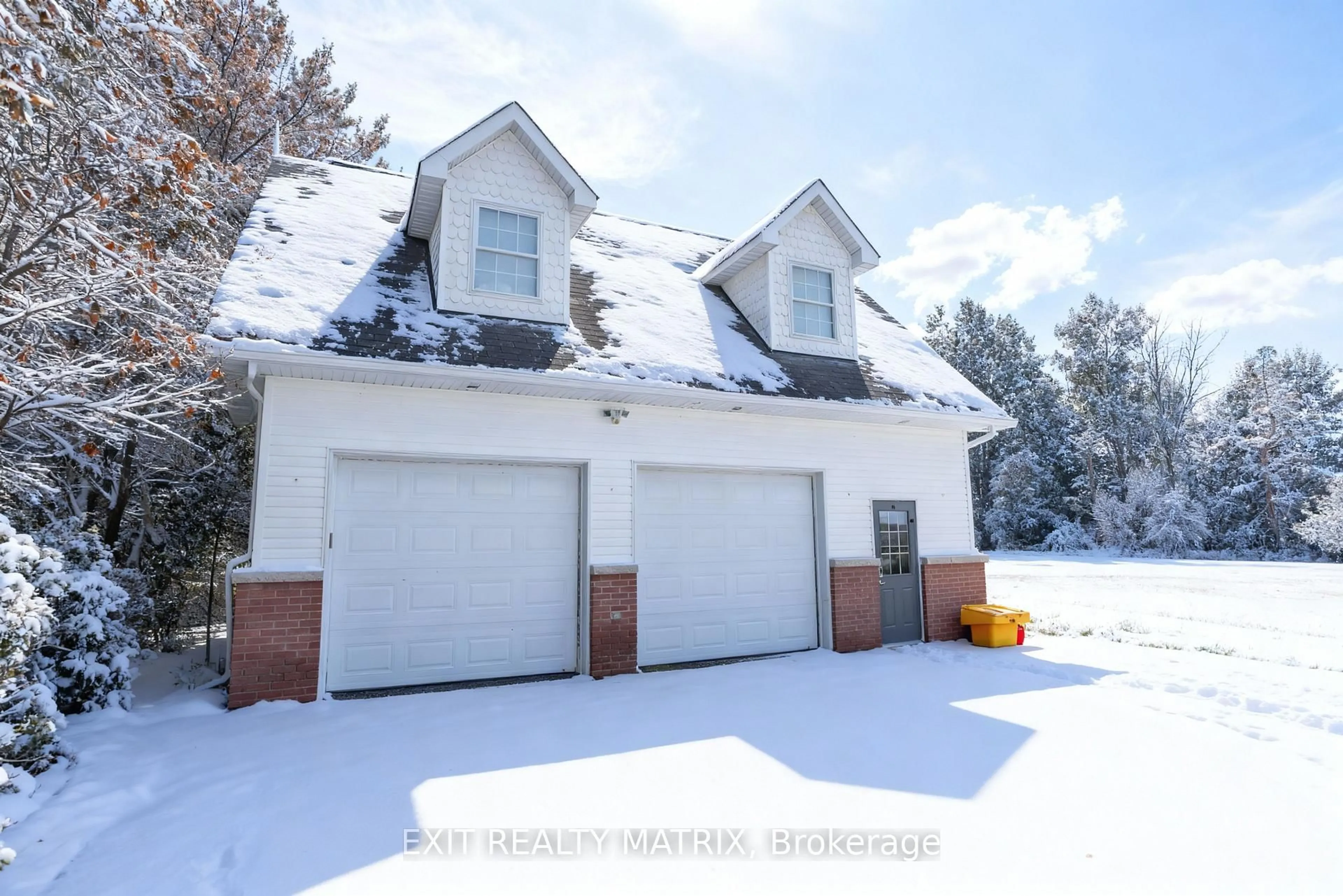 Indoor garage for 2392 8th Line Rd, Metcalfe Ontario K0A 2P0