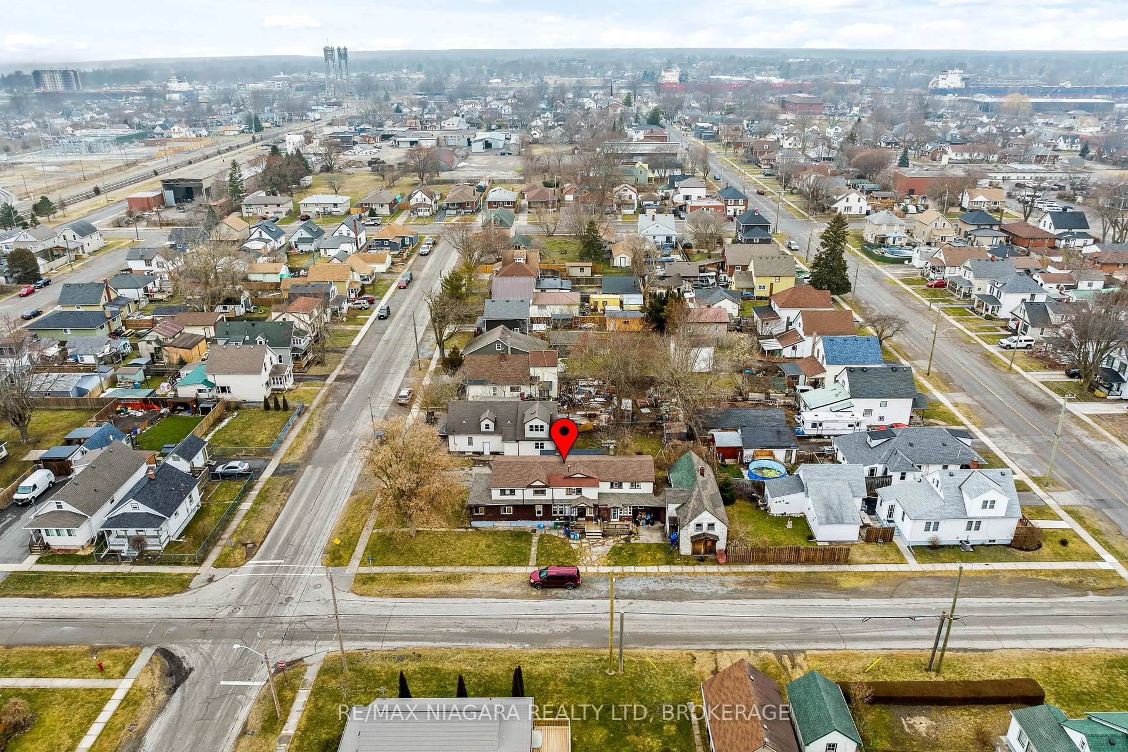 A pic from outside/outdoor area/front of a property/back of a property/a pic from drone, street for 48 Johnston St, Port Colborne Ontario L3K 1G6
