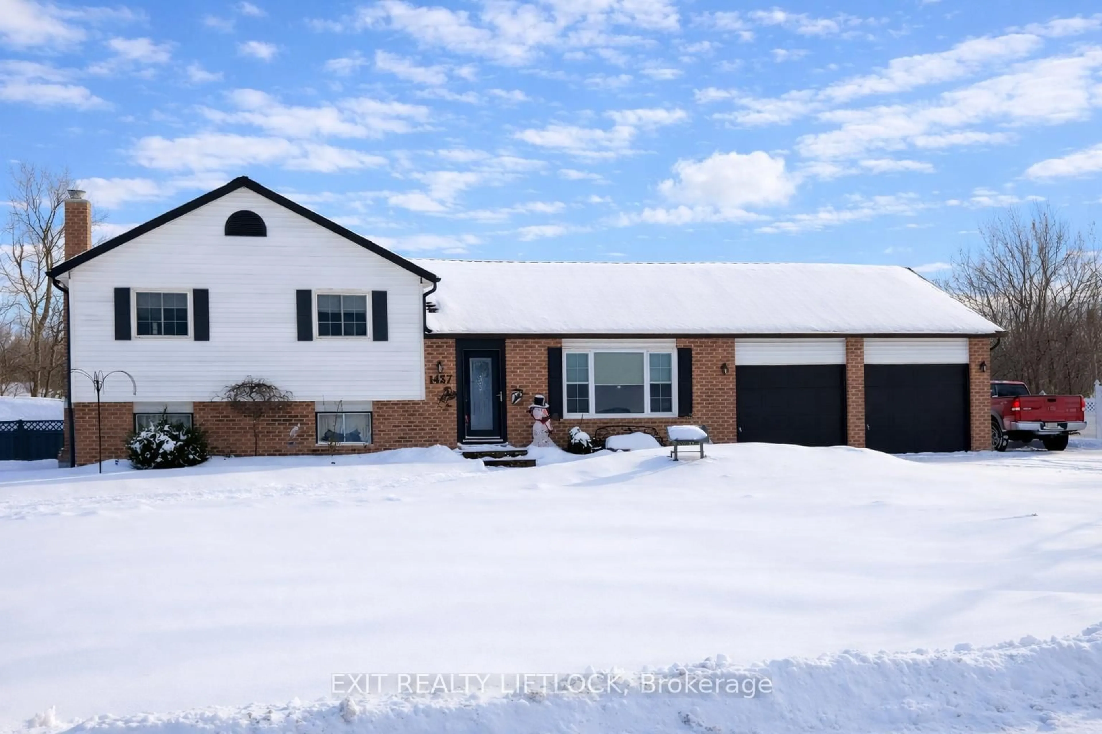 Home with vinyl exterior material, street for 1437 Stewart Line, Cavan Monaghan Ontario L0A 1C0