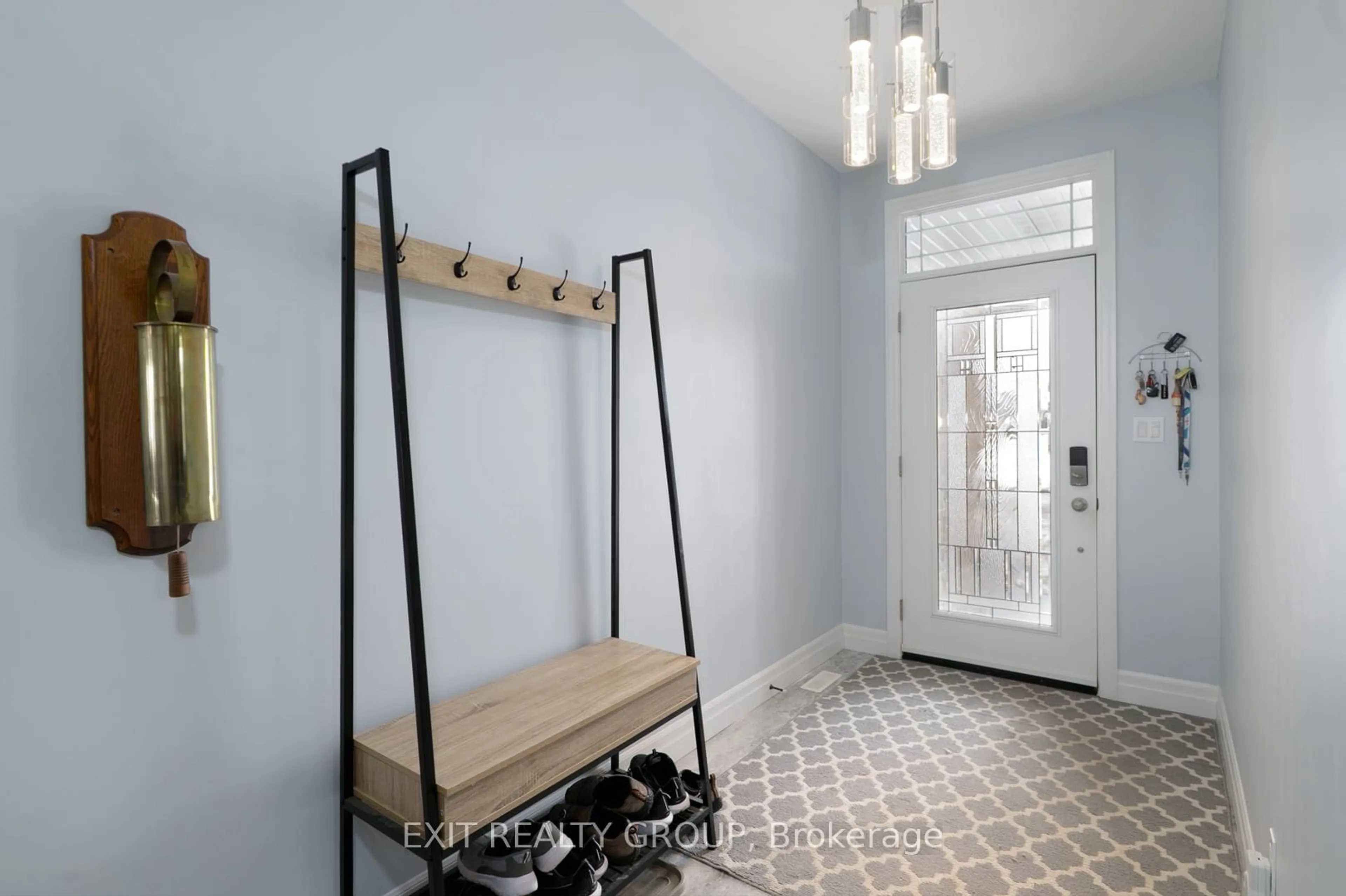 Indoor entryway for 16 Matheos Cres, Quinte West Ontario K8V 0L2