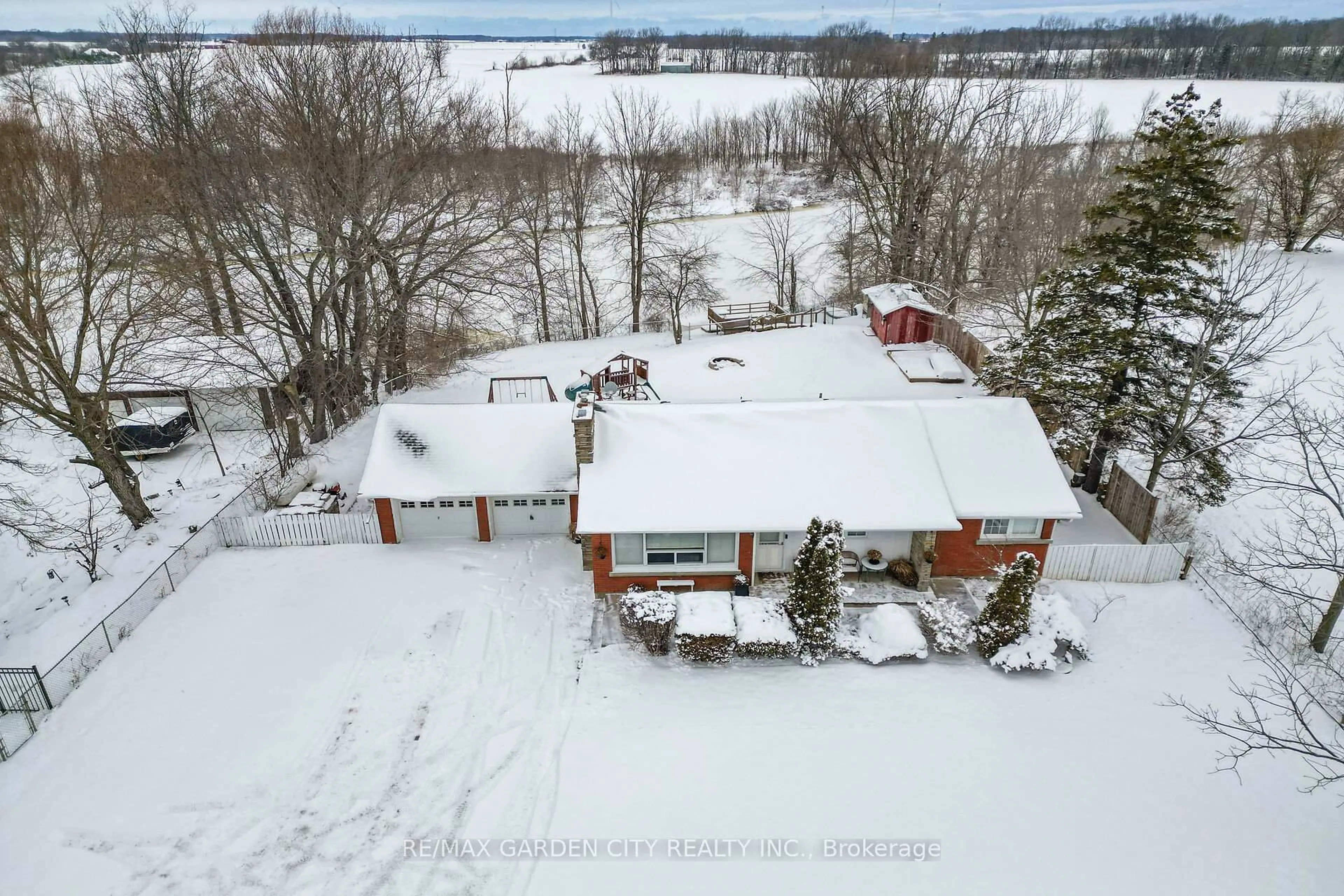 A pic from outside/outdoor area/front of a property/back of a property/a pic from drone, unknown for 73222 Reg Rd 27 Rd, Wainfleet Ontario L0R 2J0
