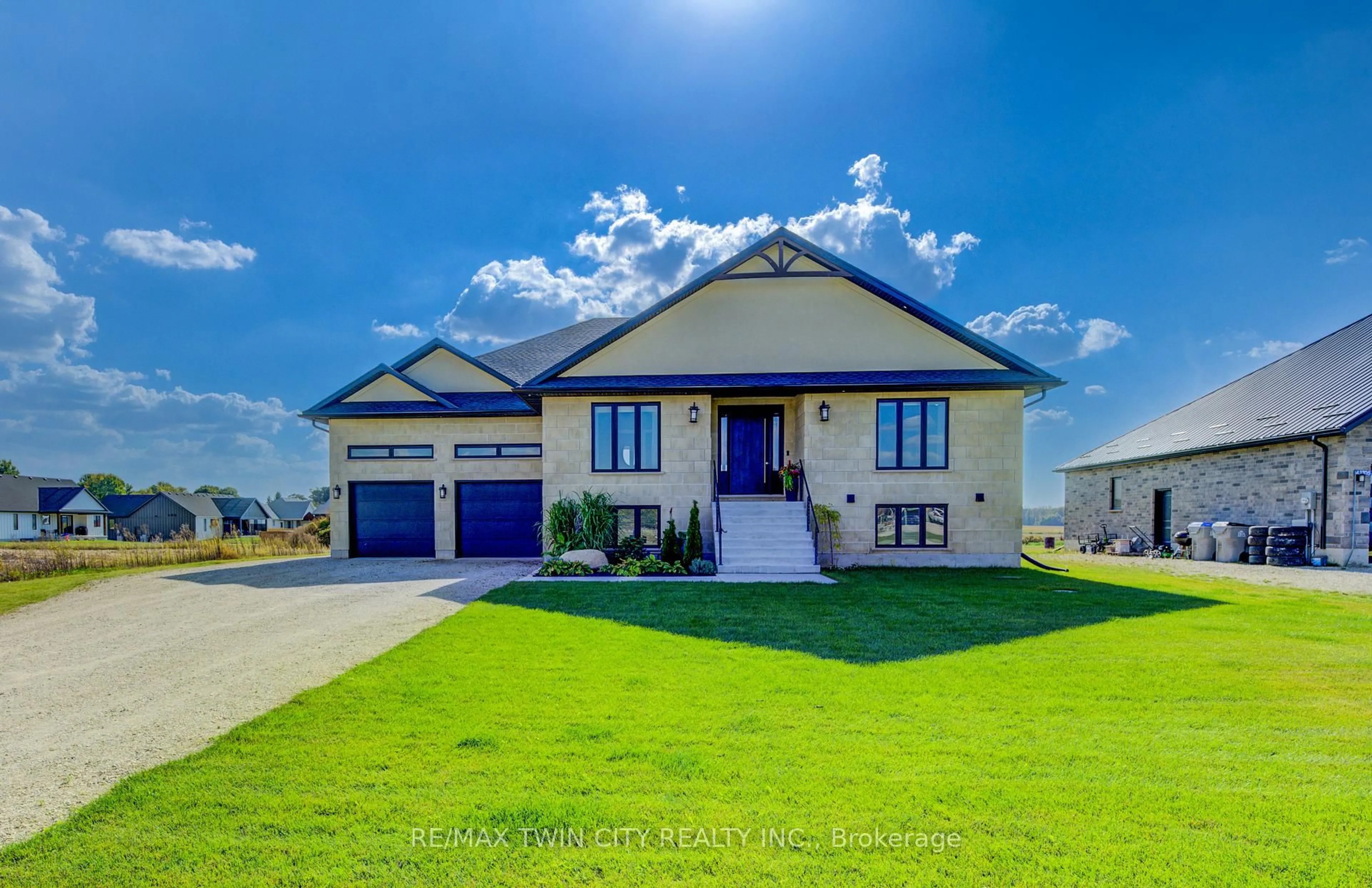 A pic from outside/outdoor area/front of a property/back of a property/a pic from drone, unknown for 43711 Adelaide St, Huron East Ontario N0G 1H0