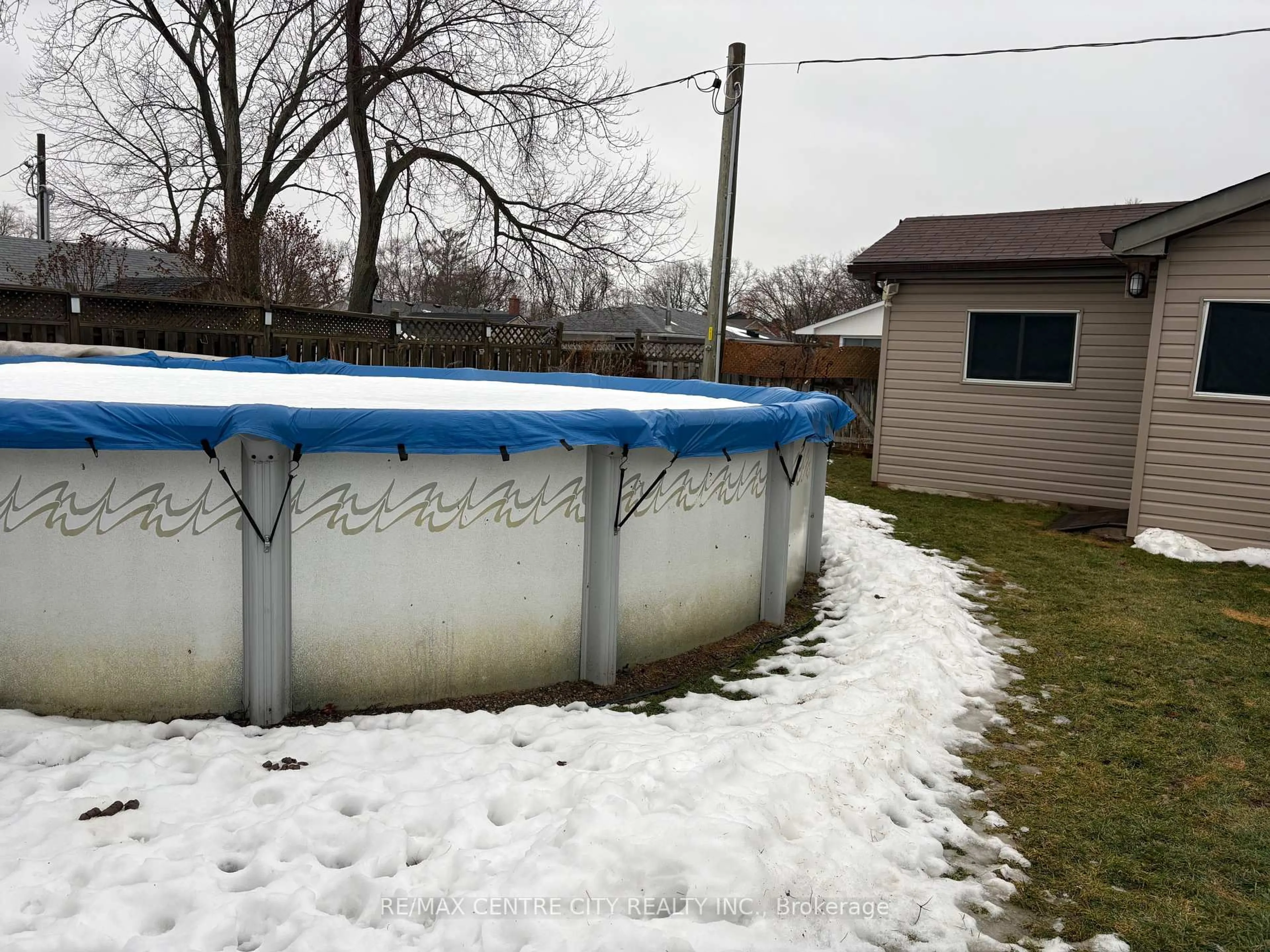 Pool for 19 Rosemount Cres, St. Thomas Ontario N5P 2J2