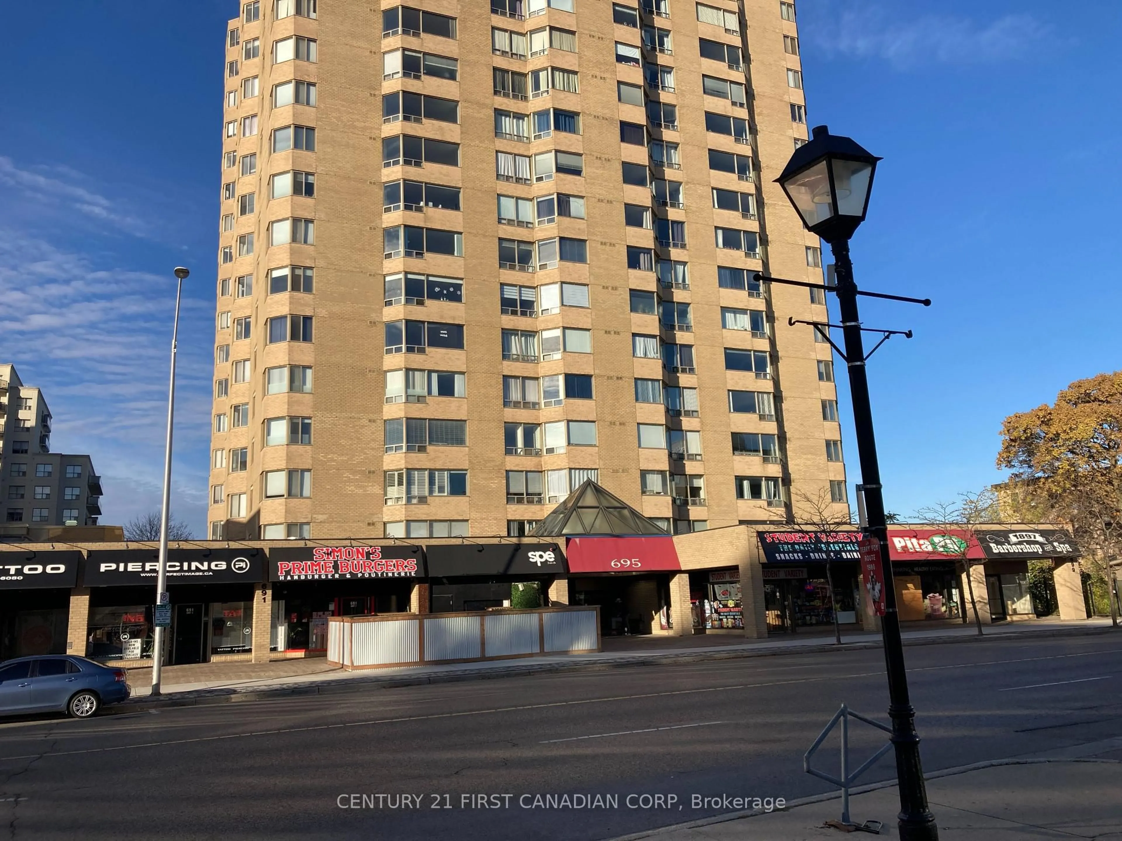 Unknown for 695 Richmond St #602, London East Ontario N6A 5M8