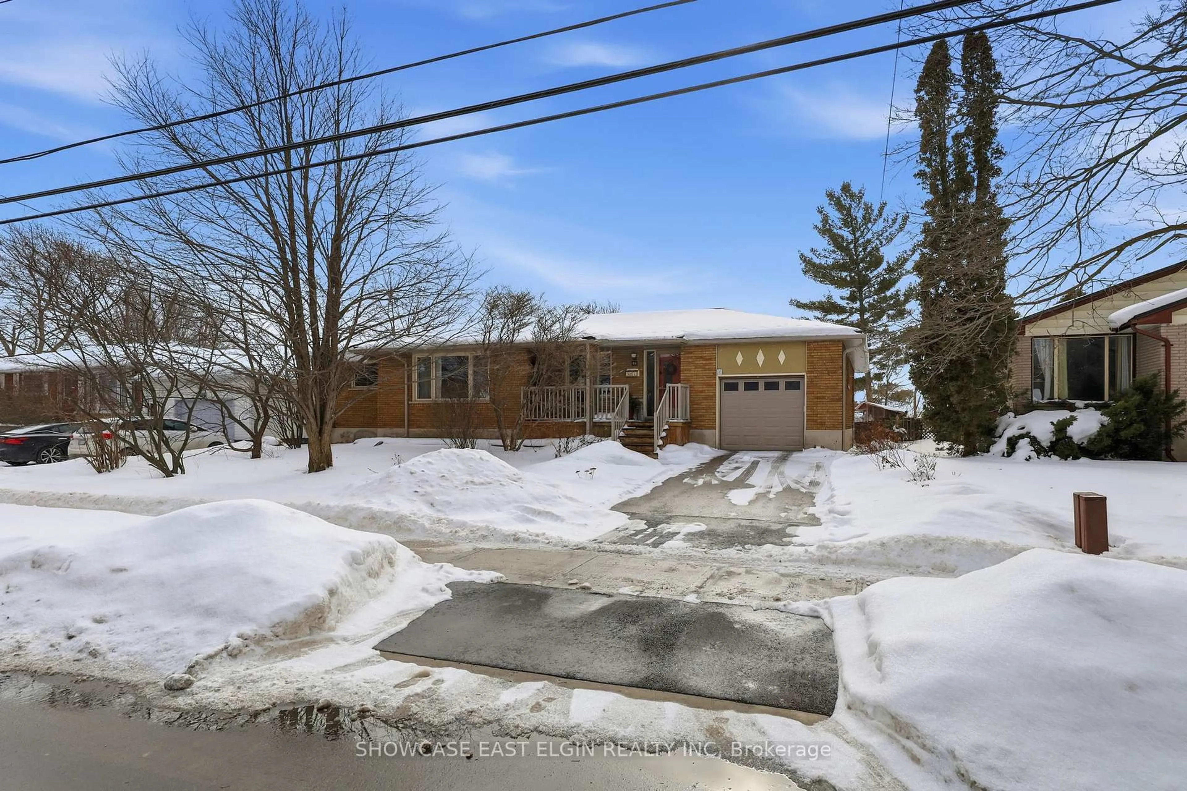 A pic from outside/outdoor area/front of a property/back of a property/a pic from drone, street for 94 Elk St, Aylmer Ontario N5H 1S6