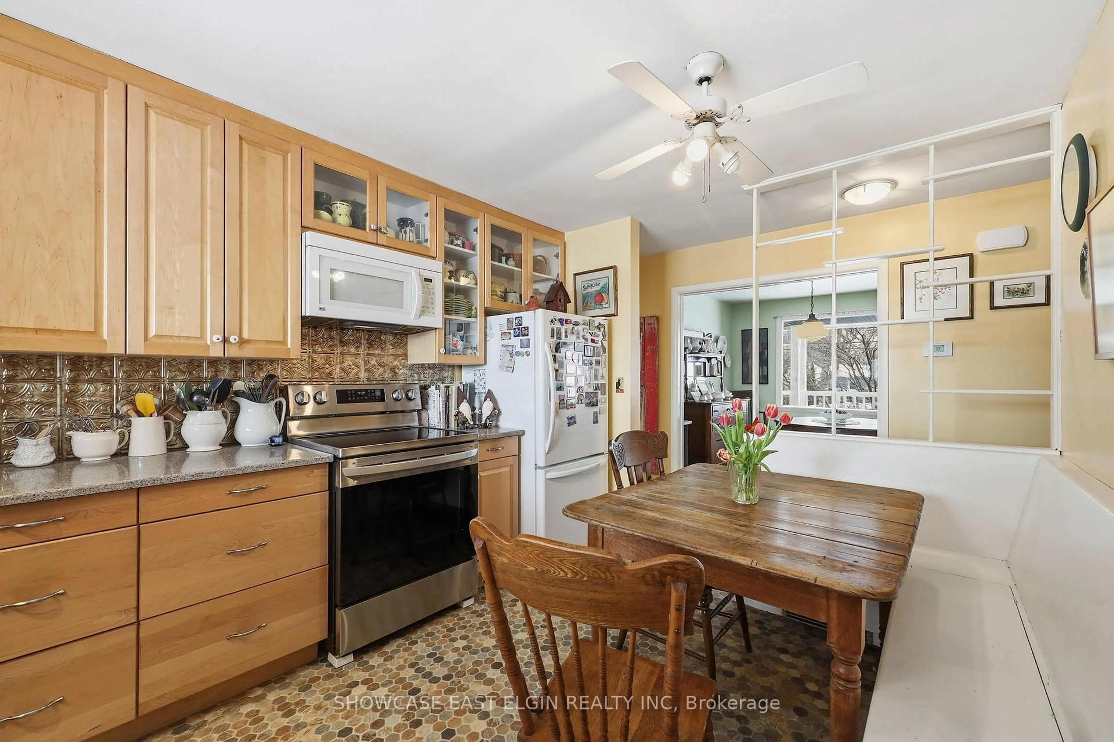 Open concept kitchen, ceramic/tile floor for 94 Elk St, Aylmer Ontario N5H 1S6