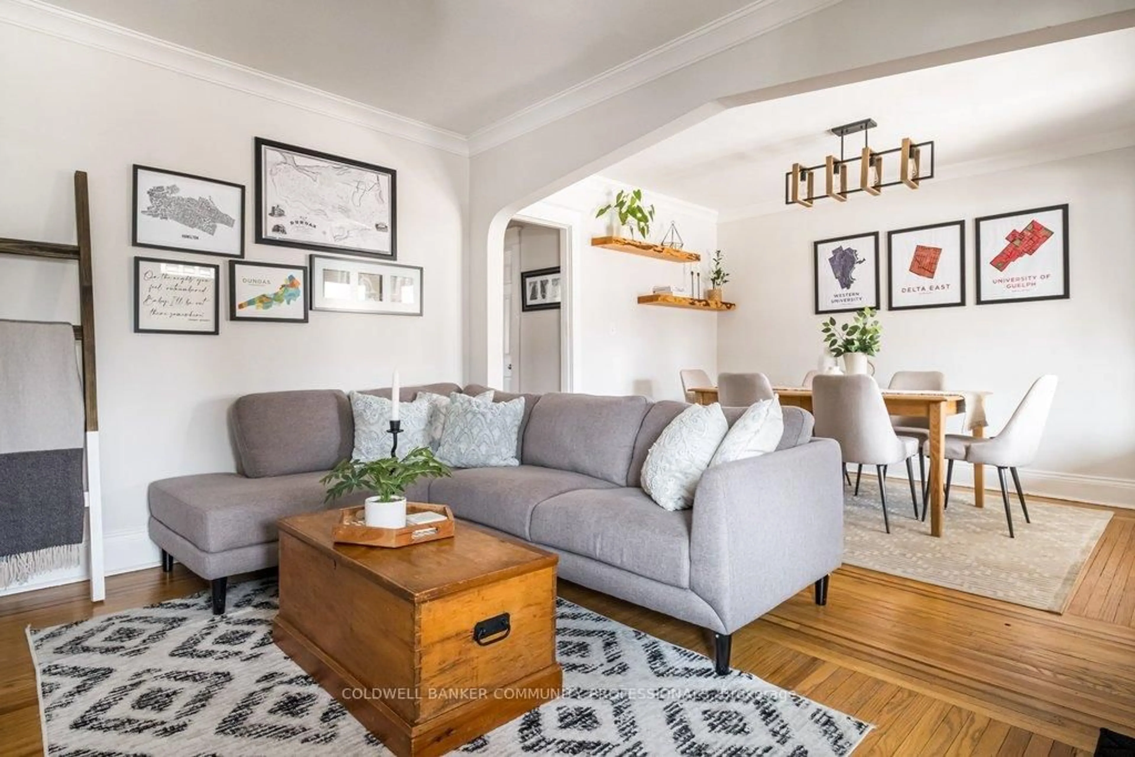 Living room with furniture, unknown for 100 Graham Ave, Hamilton Ontario L8K 2M3