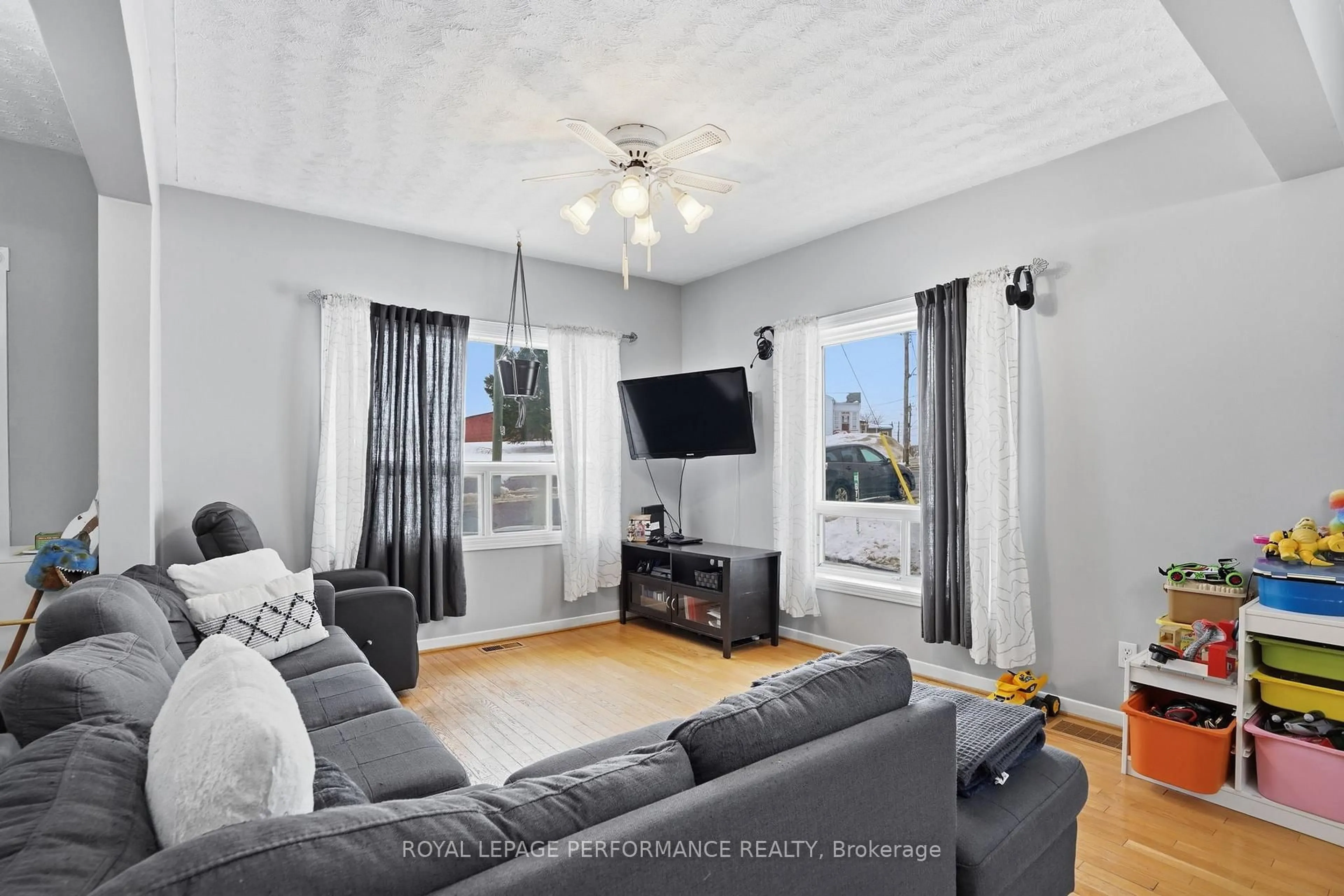 Living room with furniture, unknown for 94 Regent St, Hawkesbury Ontario K6A 1E8