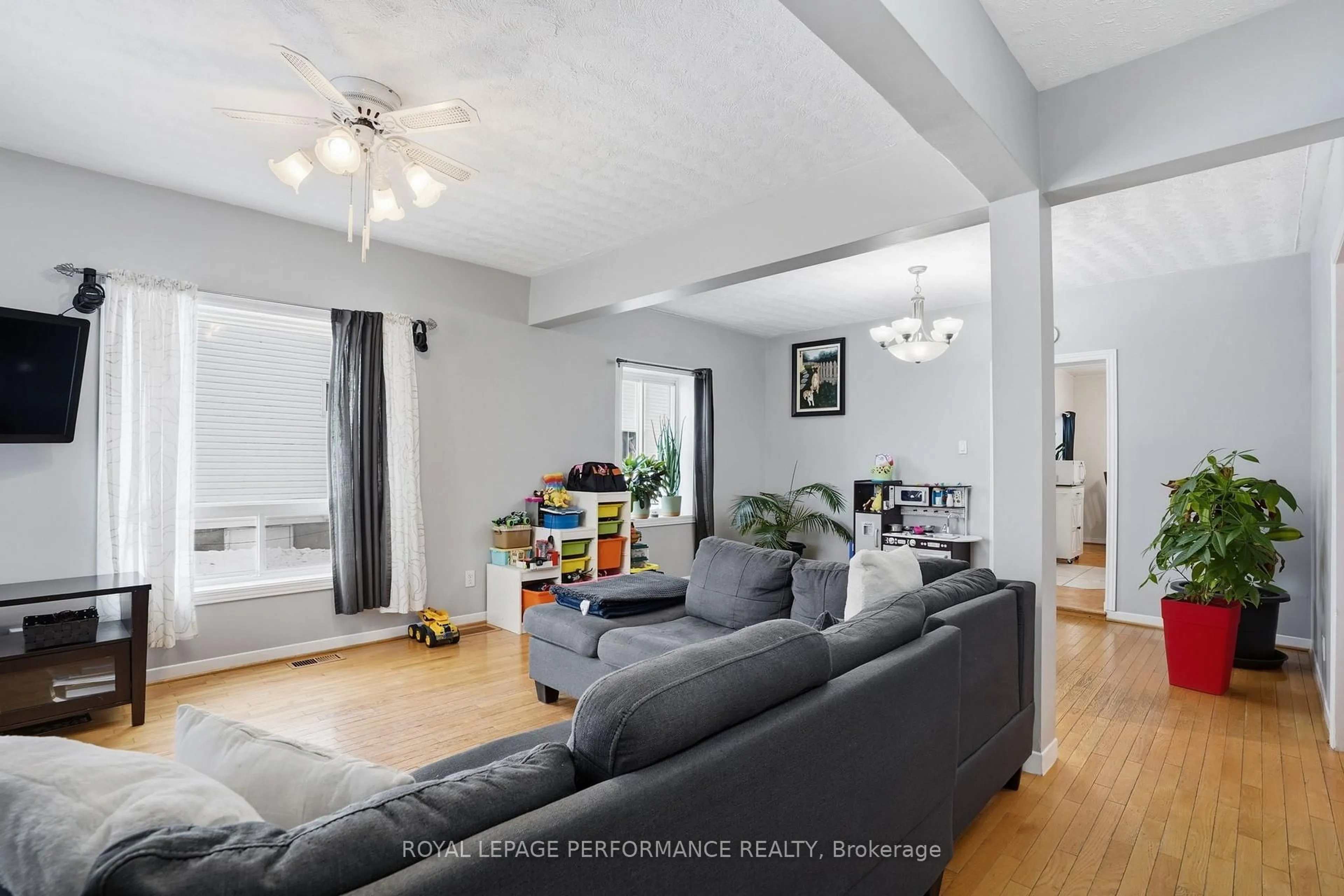 Living room with furniture, unknown for 94 Regent St, Hawkesbury Ontario K6A 1E8