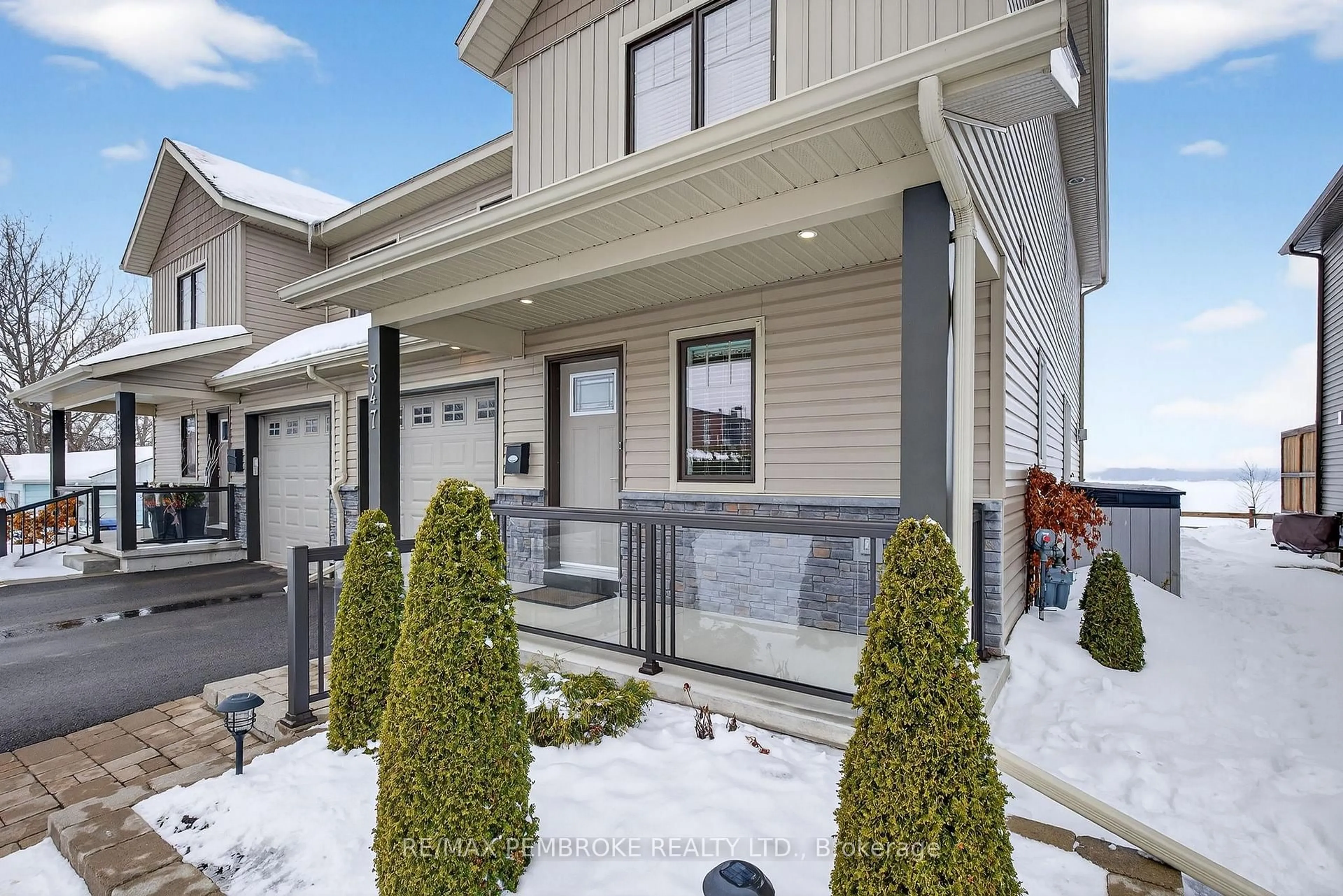 Home with vinyl exterior material, street for 347 Nelson St, Pembroke Ontario K8A 3N5