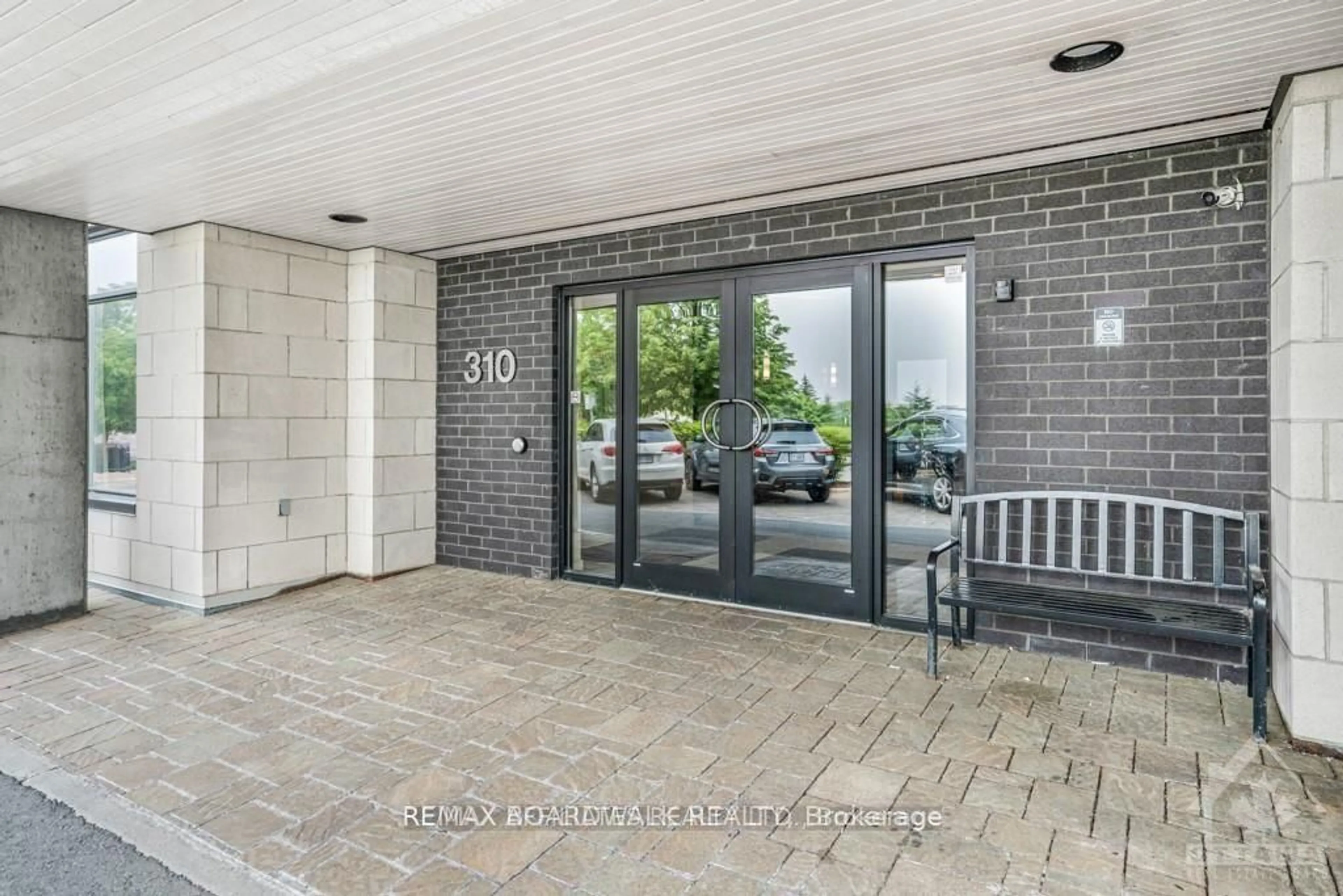 Indoor foyer for 310 Centrum Blvd #109, Ottawa Ontario K1E 0A3