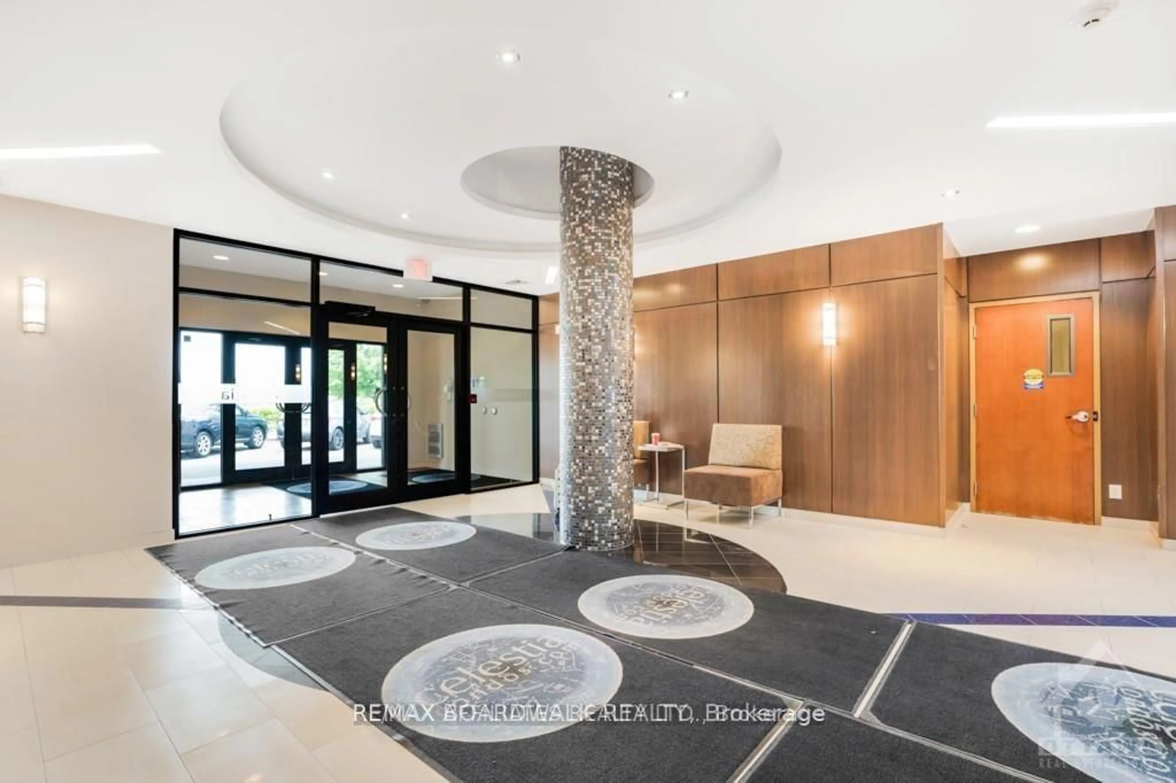 Indoor foyer for 310 Centrum Blvd #109, Ottawa Ontario K1E 0A3