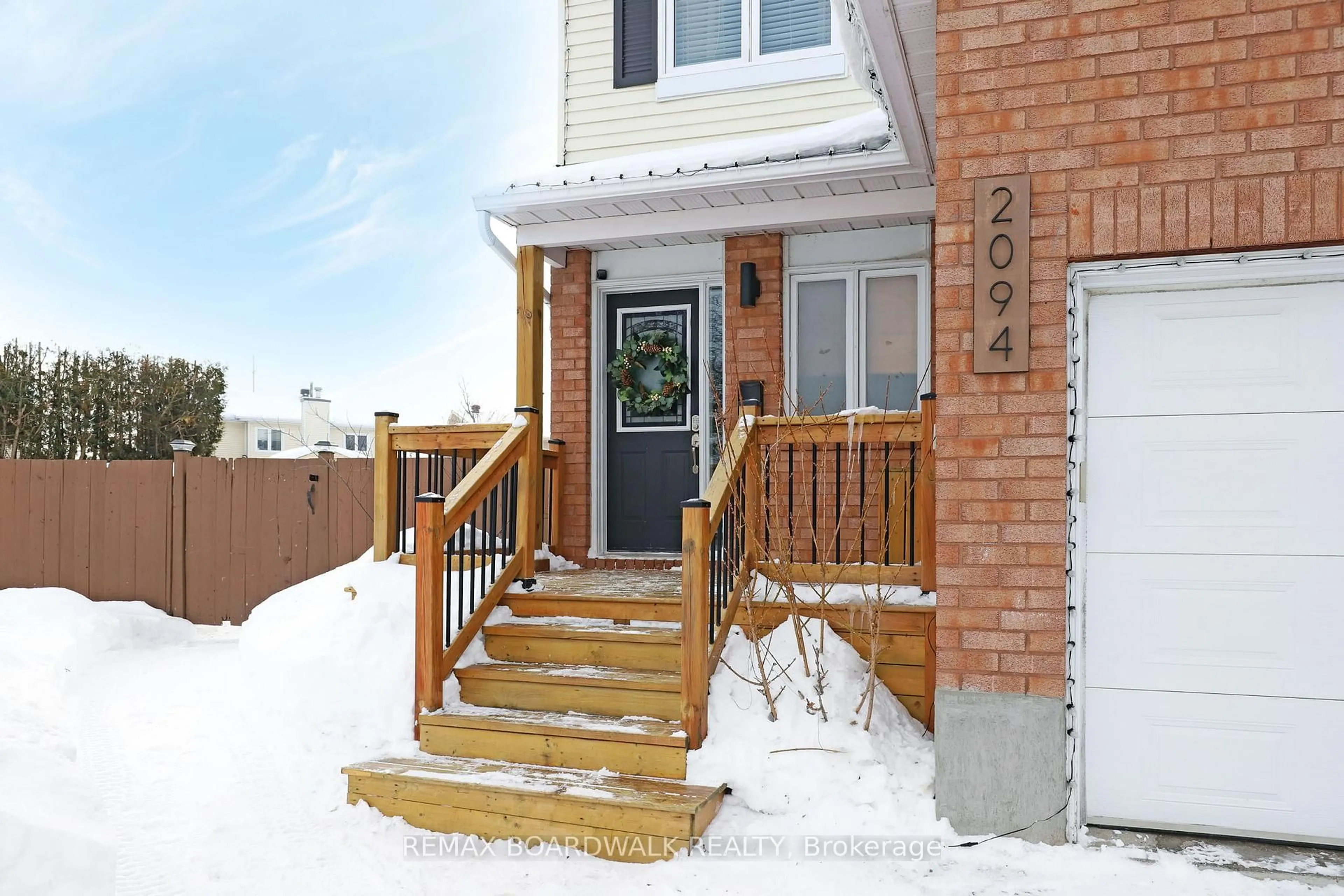 Unknown for 2094 Sunland Dr, Orleans Ontario K4A 3L1