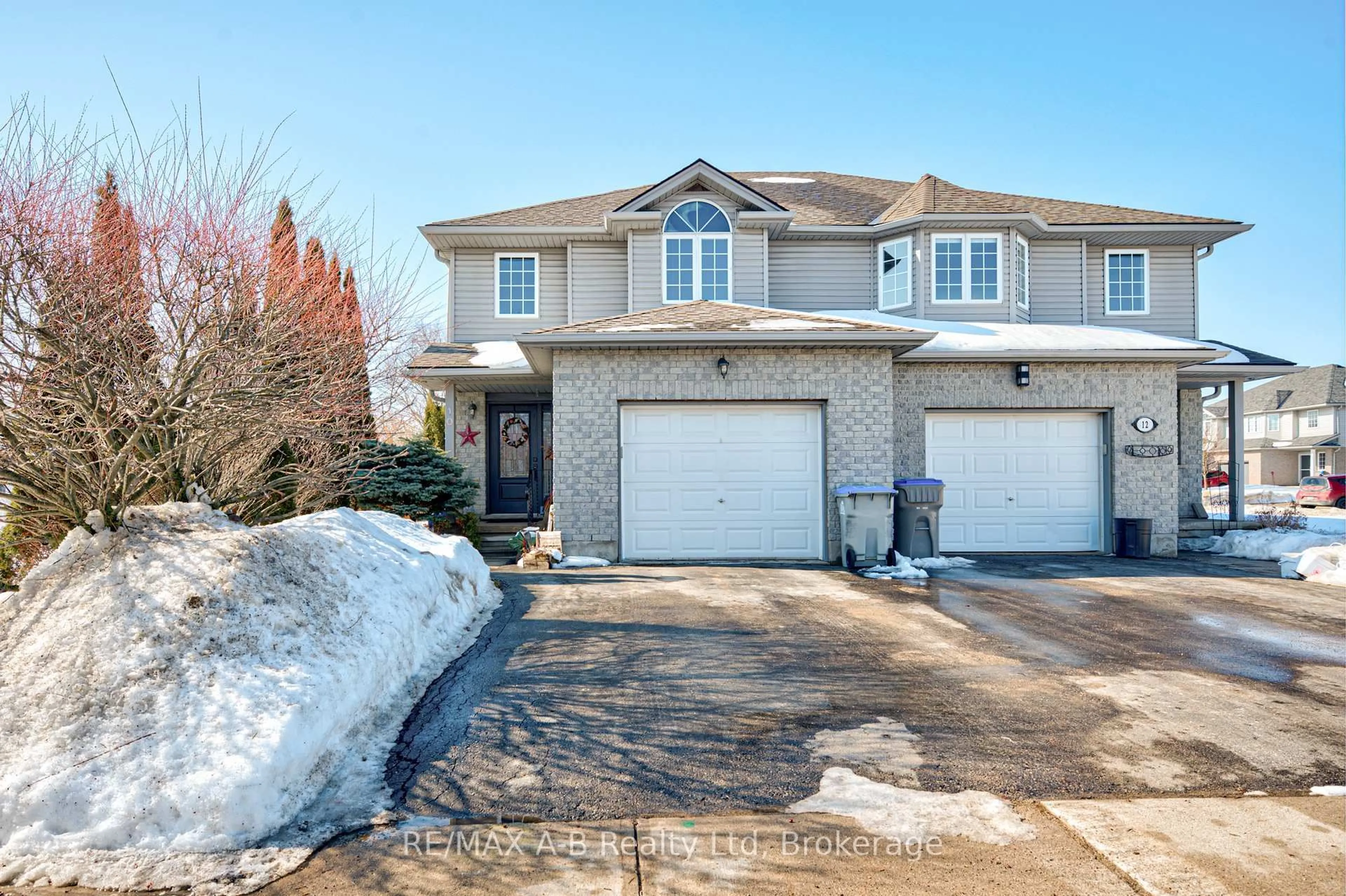 A pic from outside/outdoor area/front of a property/back of a property/a pic from drone, street for 10 Edison St, St. Marys Ontario N4X 1E6
