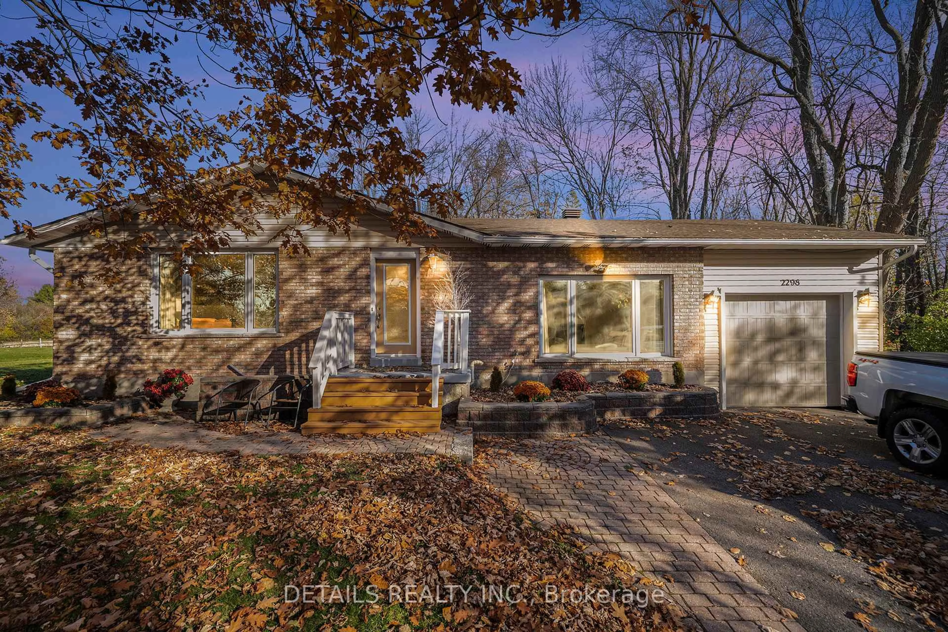 Unknown for 2298 James Craig St, North Gower Ontario K0A 2T0