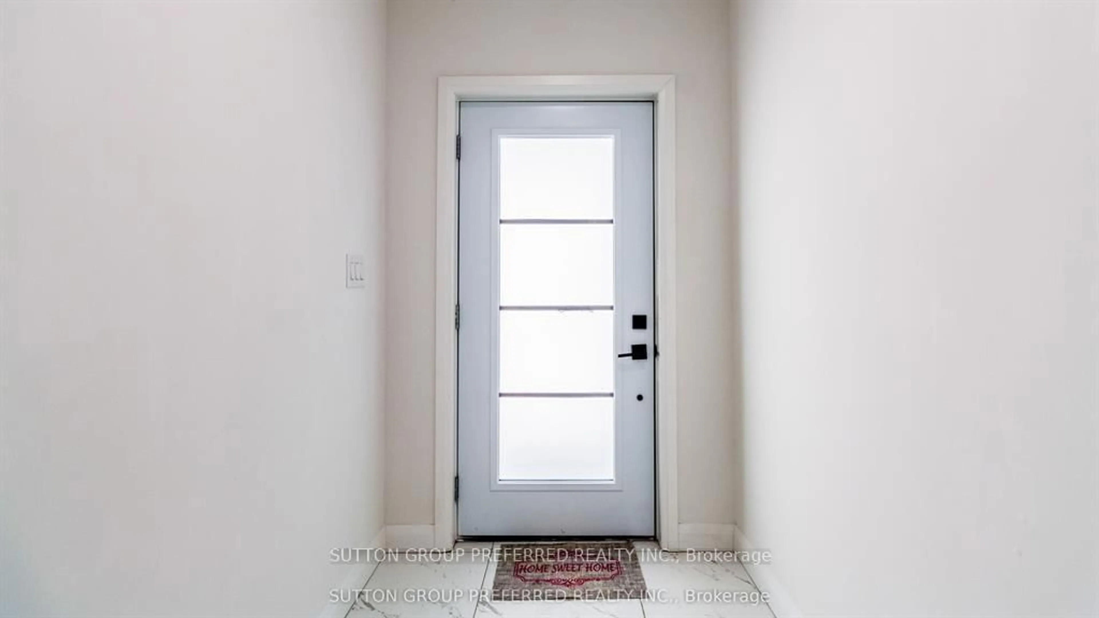 Indoor entryway for 1041 Karenana Rd, London South Ontario N6M 0K2