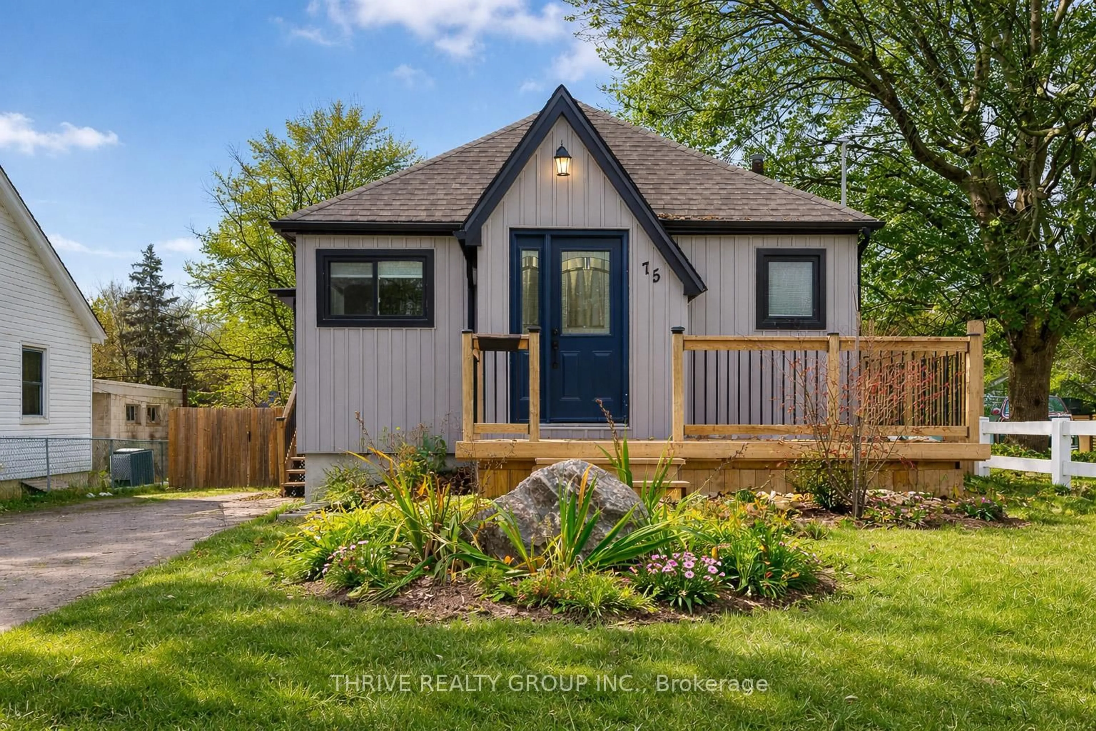 Home with vinyl exterior material, street for 75 Lyman St, London East Ontario N5Y 1M7