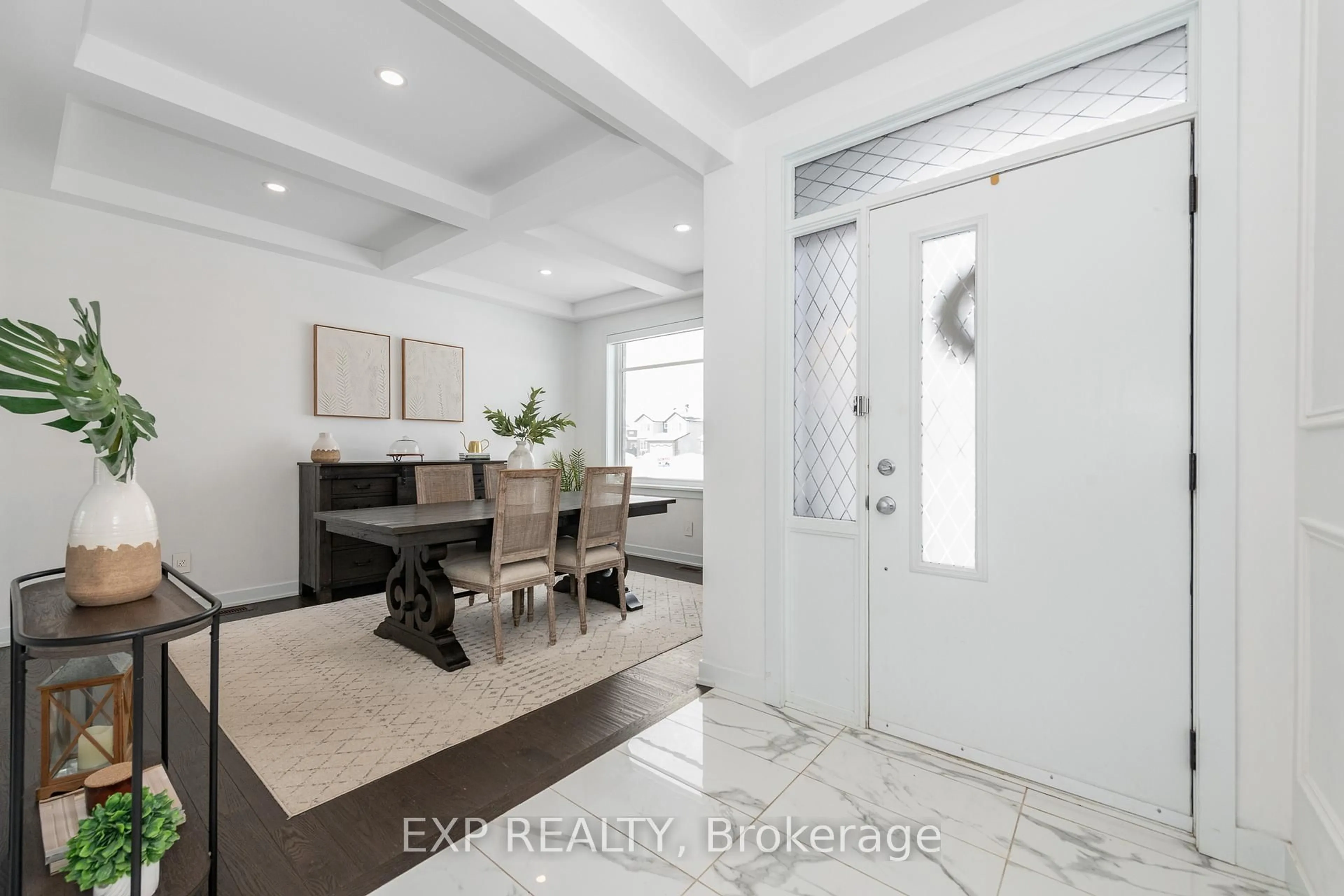 Indoor entryway for 13 Fanning St, Ottawa Ontario K1S 1N4