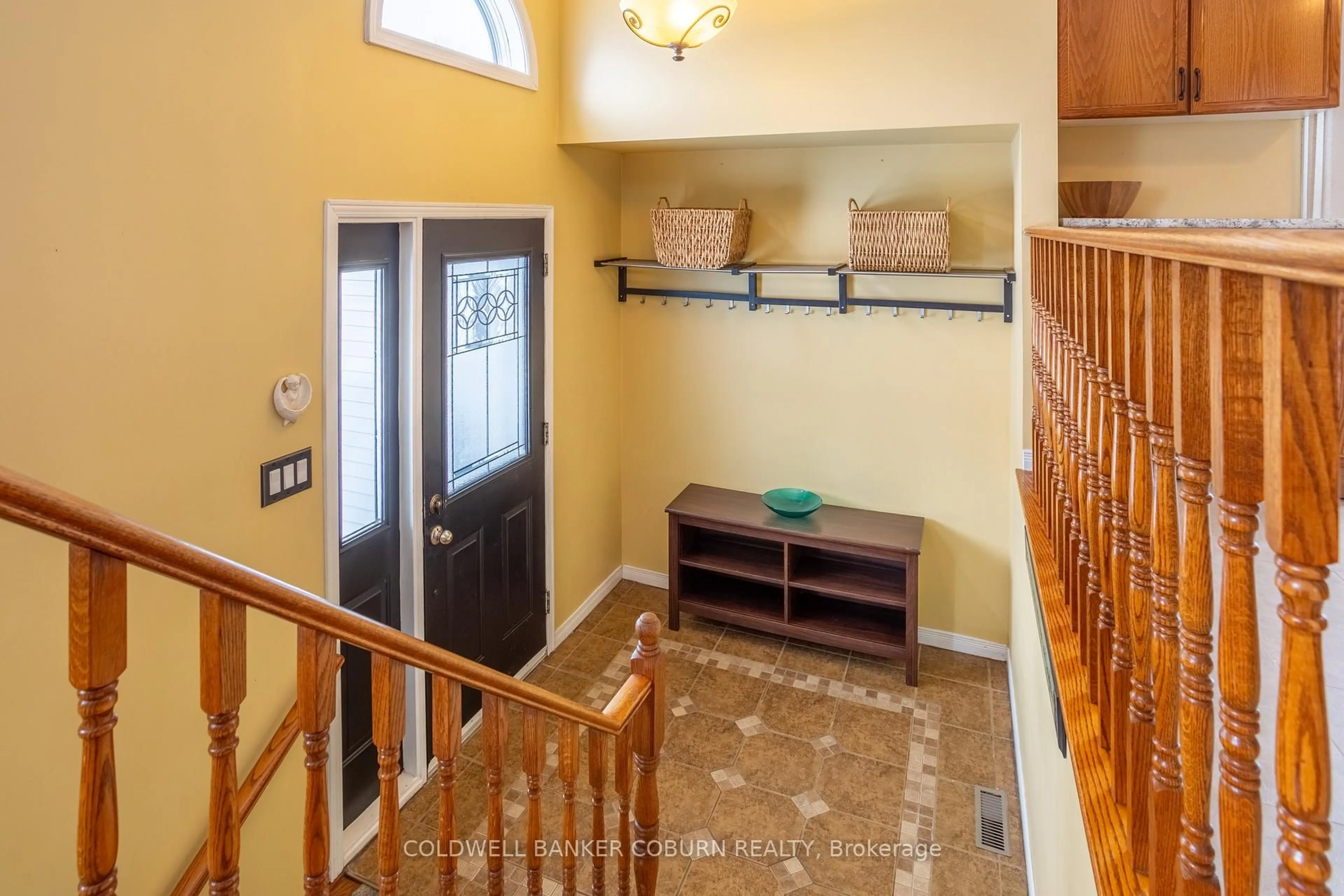 Indoor entryway for 28 Landrigan St, Arnprior Ontario K7S 2S6