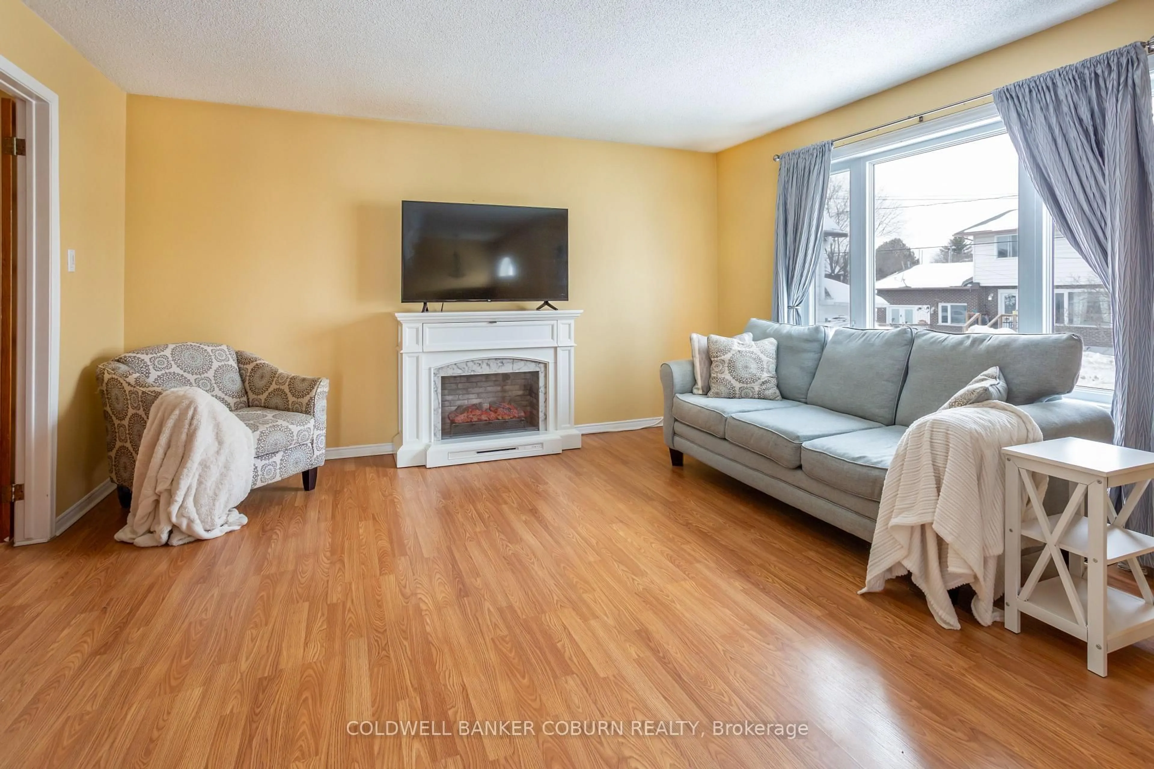 Living room with furniture, wood/laminate floor for 28 Landrigan St, Arnprior Ontario K7S 2S6