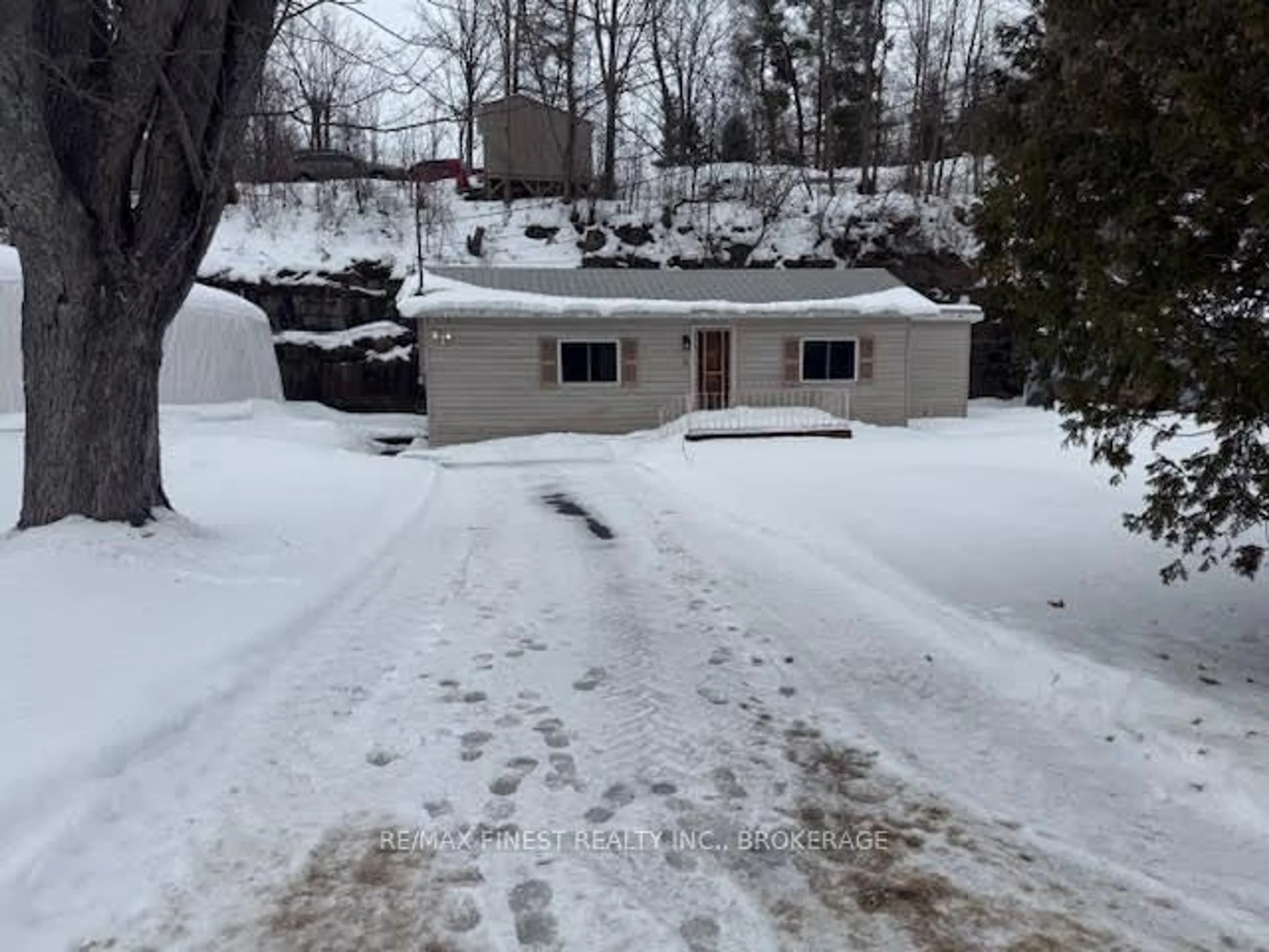 Unknown for 5 Pine Point Ave, Kingston Ontario K7L 4V1