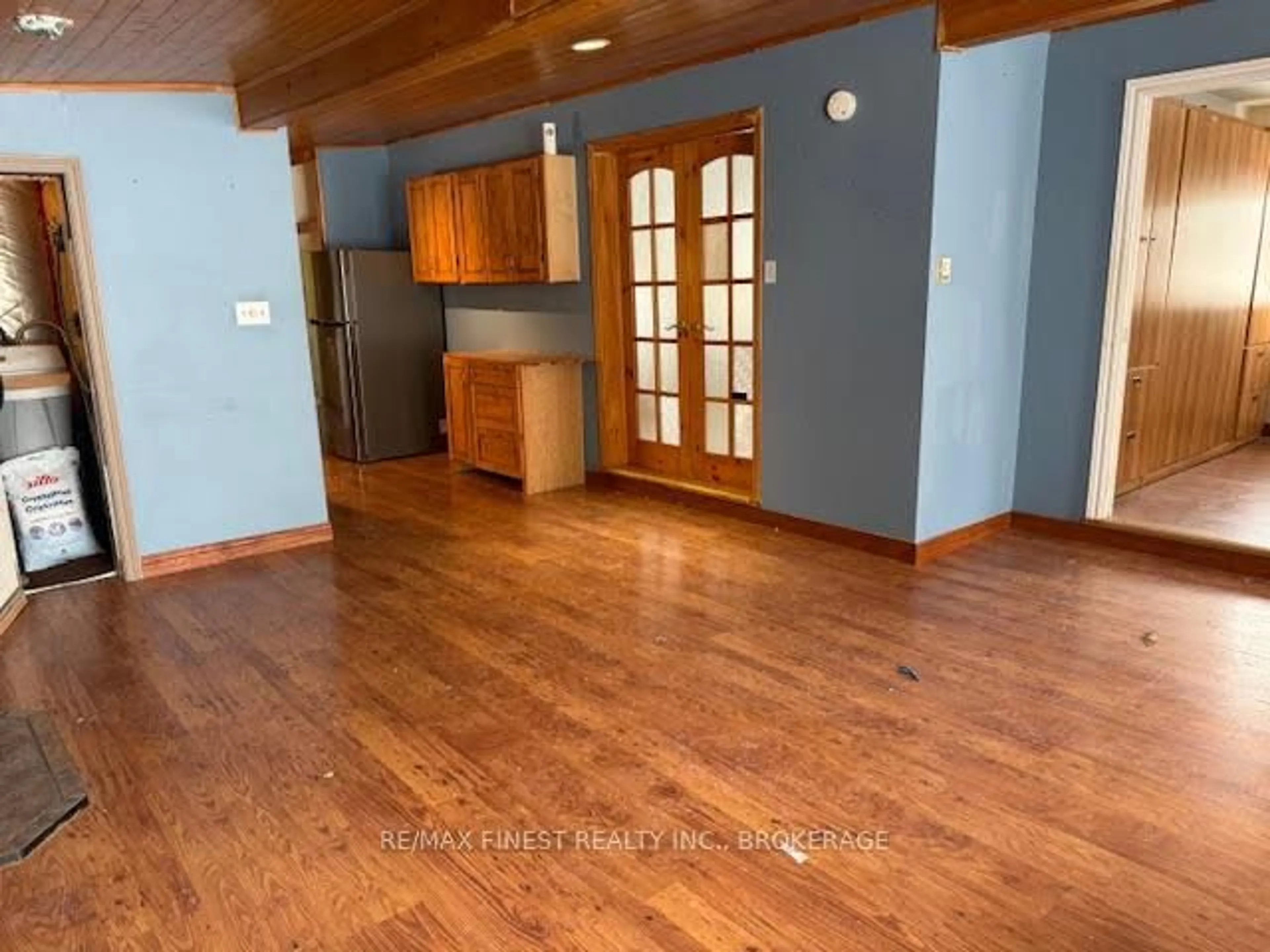 A pic of a room for 5 Pine Point Ave, Kingston Ontario K7L 4V1