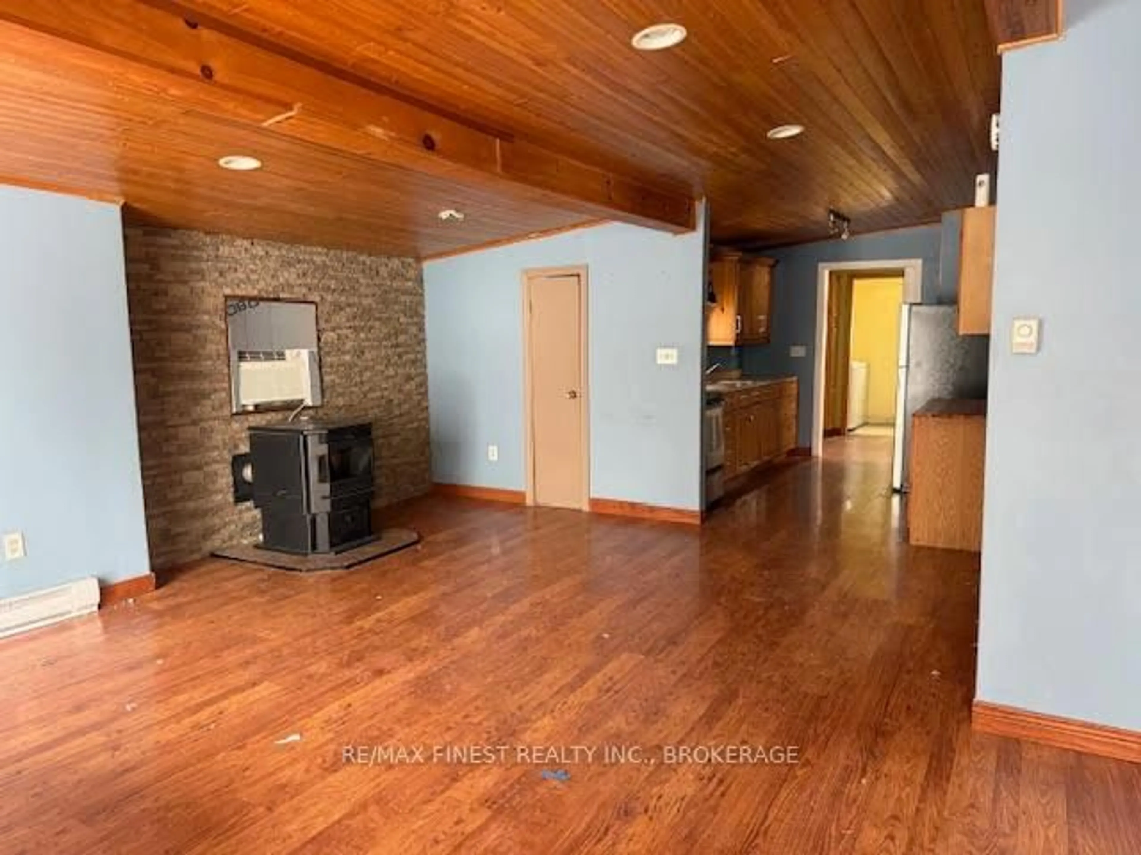 A pic of a room for 5 Pine Point Ave, Kingston Ontario K7L 4V1