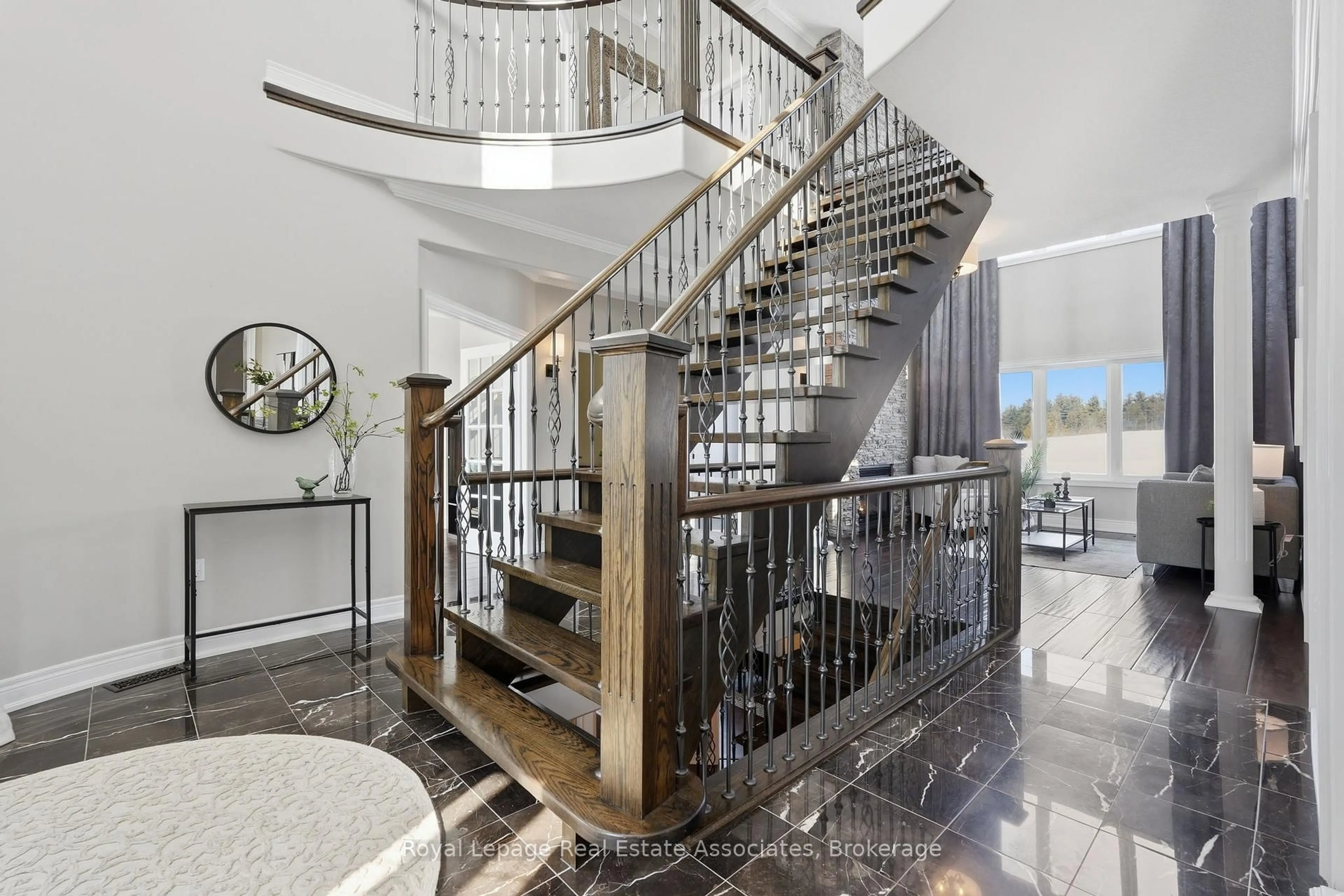 Stairs for 100 Chesswood Tr, Hamilton Ontario L8N 2Z7