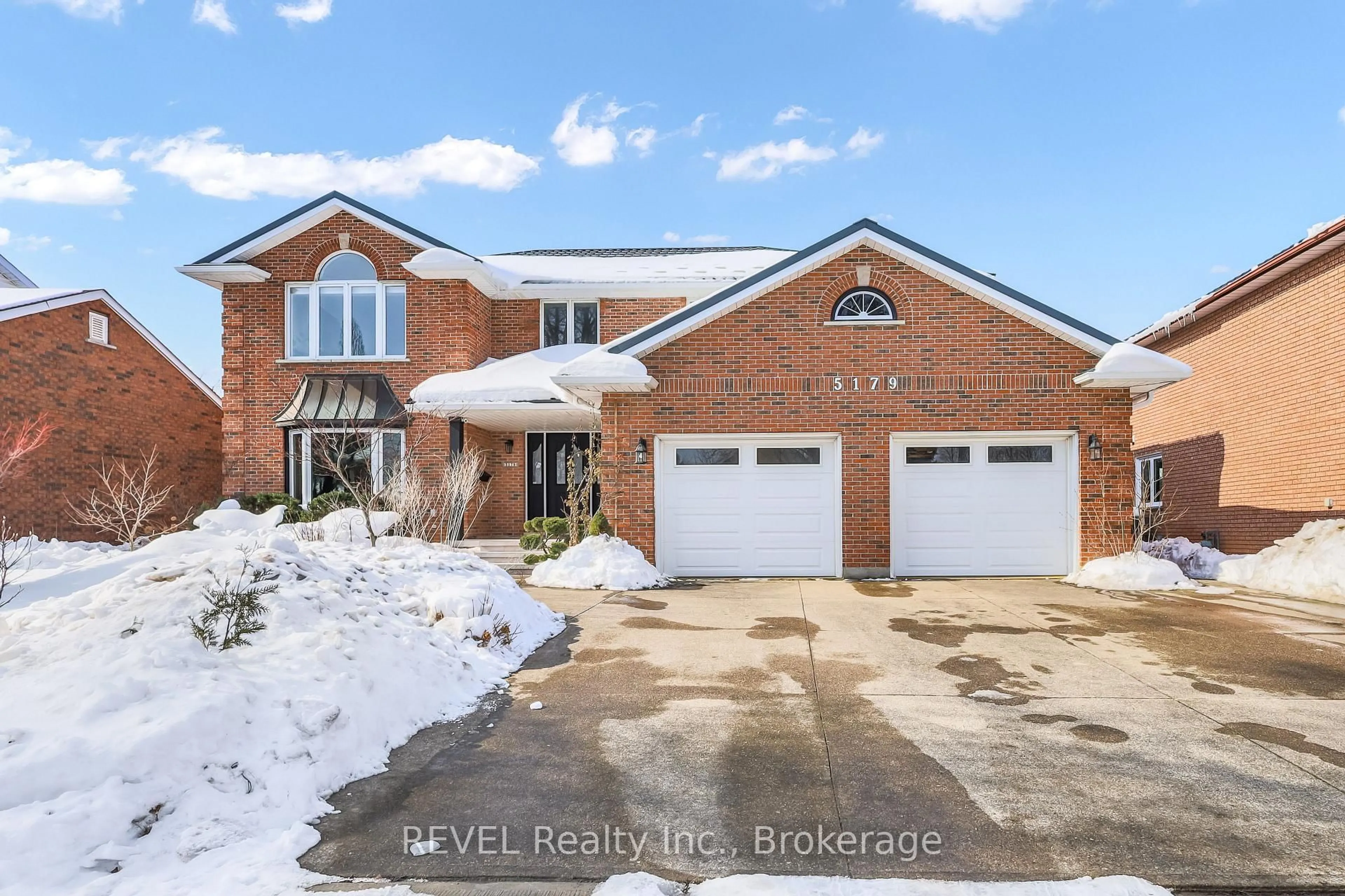 Home with brick exterior material, street for 5179 Southgate Ave, Niagara Falls Ontario L2E 7G4