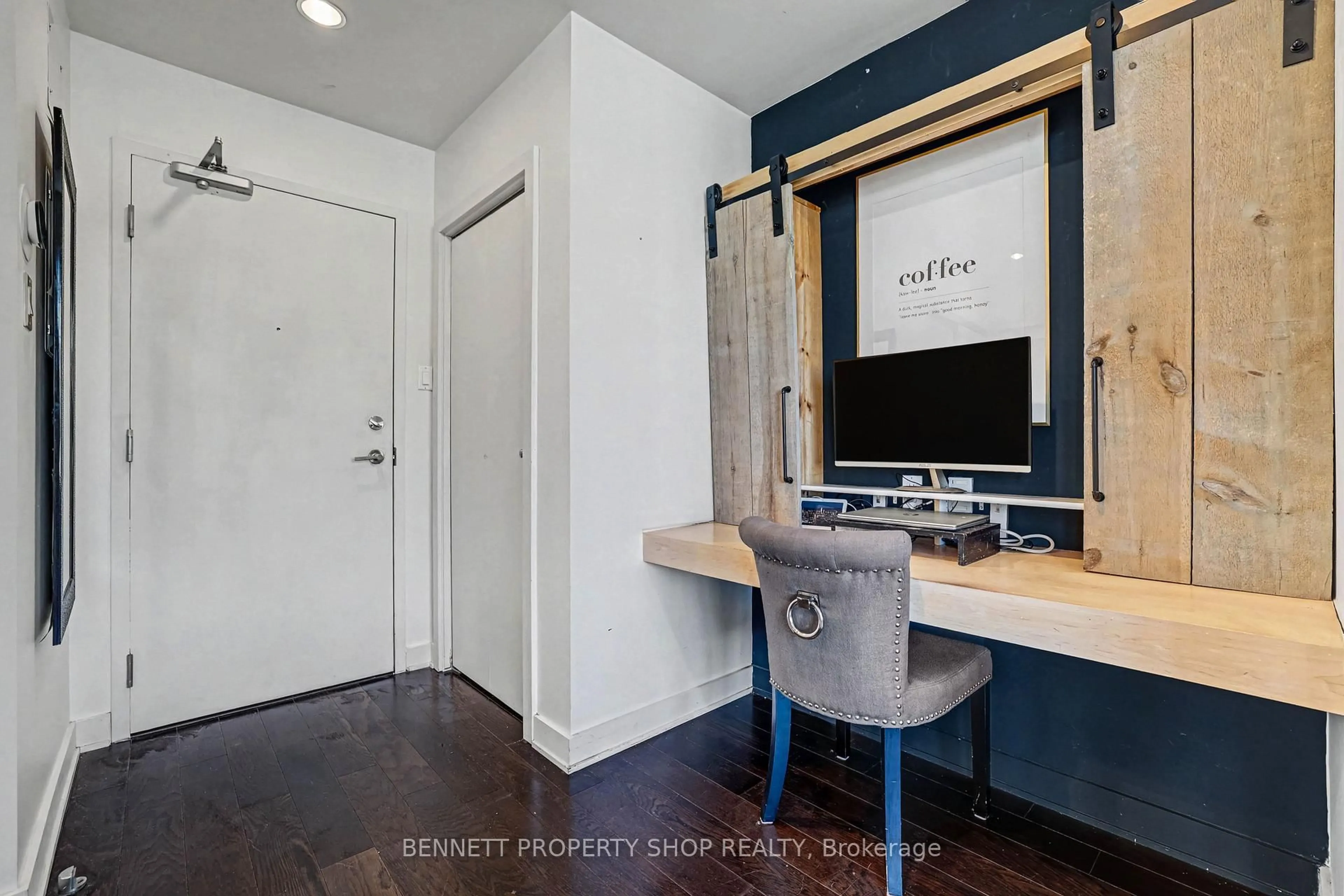 Unknown for 360 McLeod St #811, Ottawa Ontario K2P 1A9