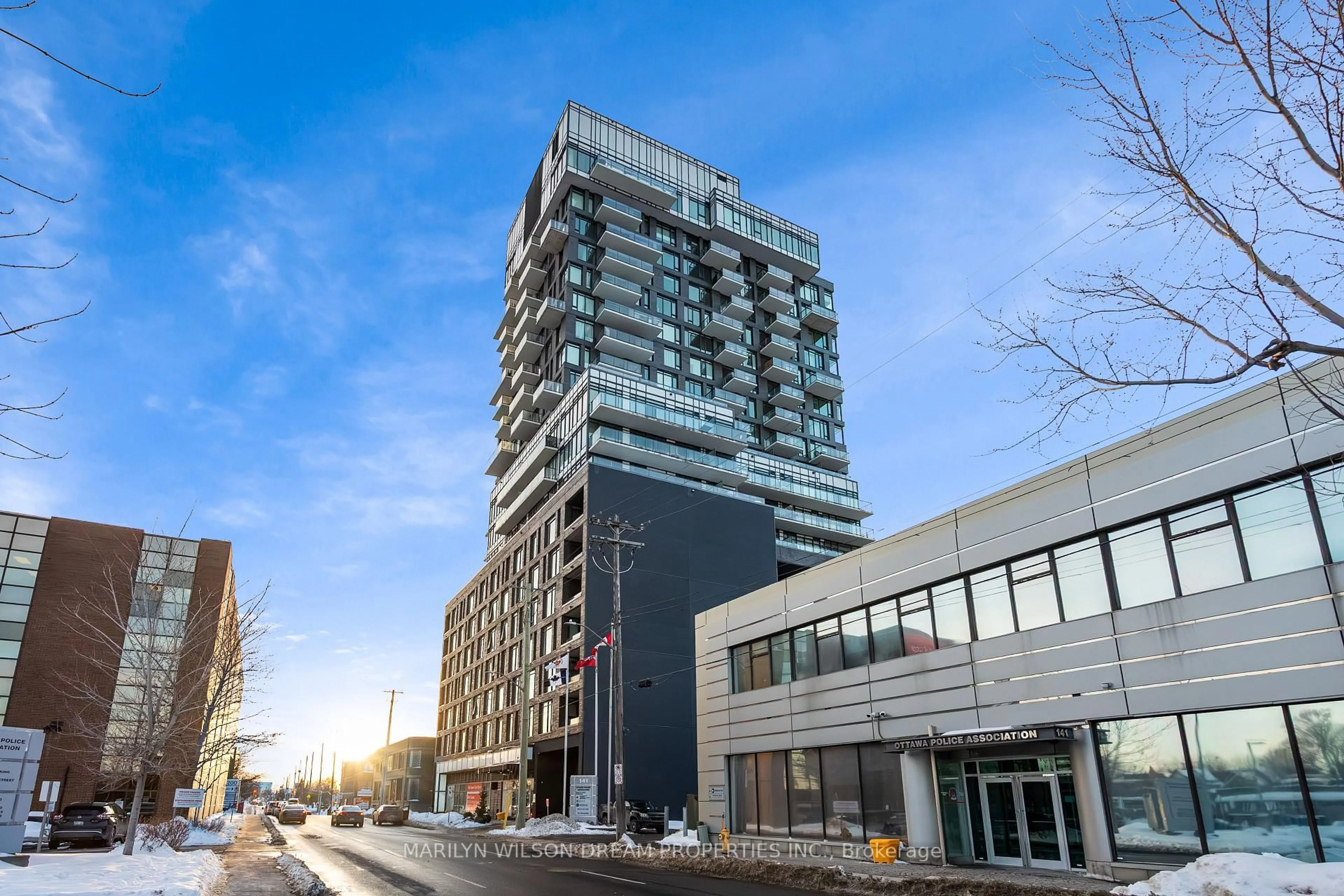 Indoor foyer for 203 Catherine St #1701, Ottawa Ontario K2P 1J5