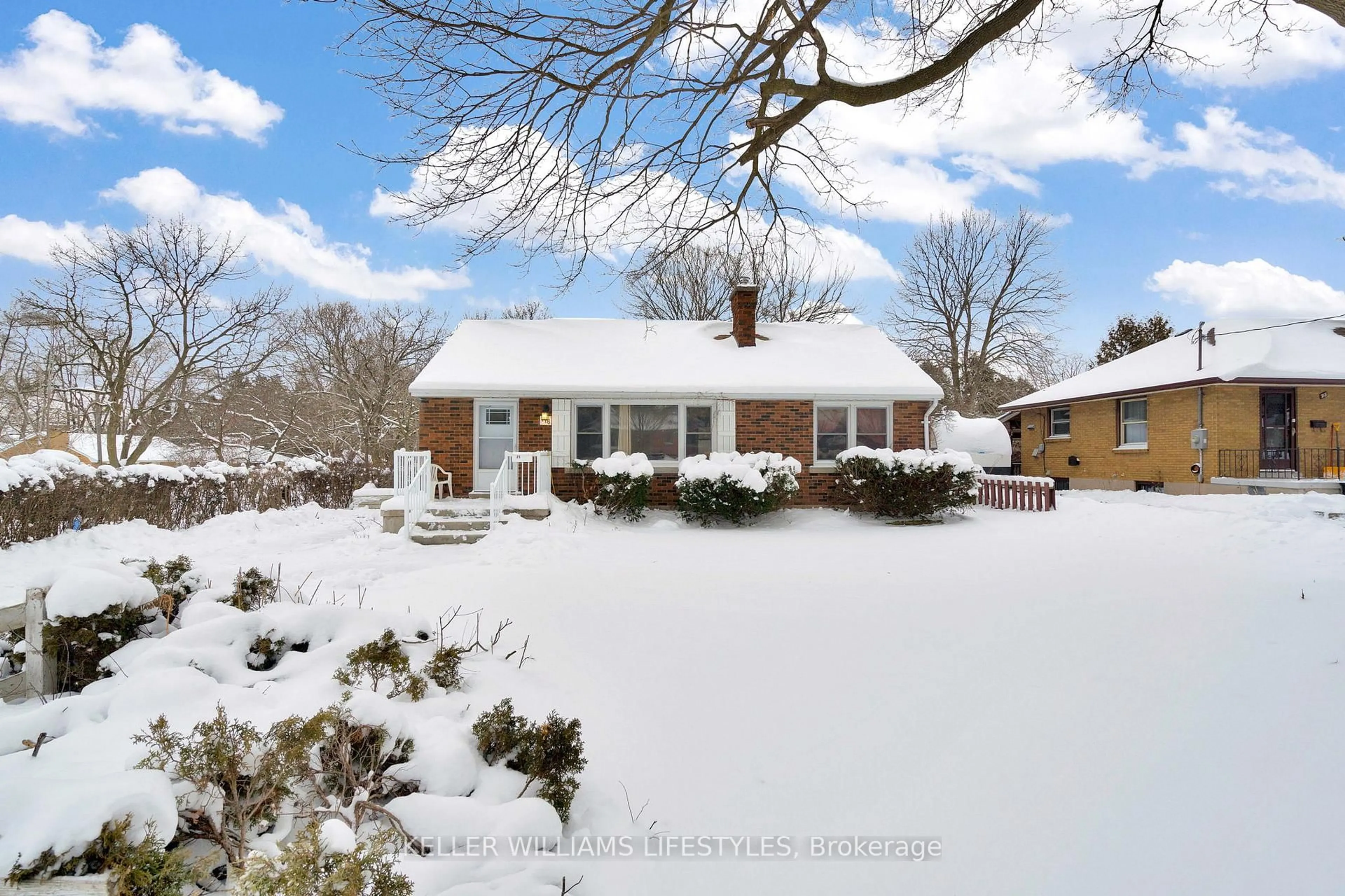 A pic from outside/outdoor area/front of a property/back of a property/a pic from drone, street for 716 Leroy Ave, London East Ontario N5Y 4G5