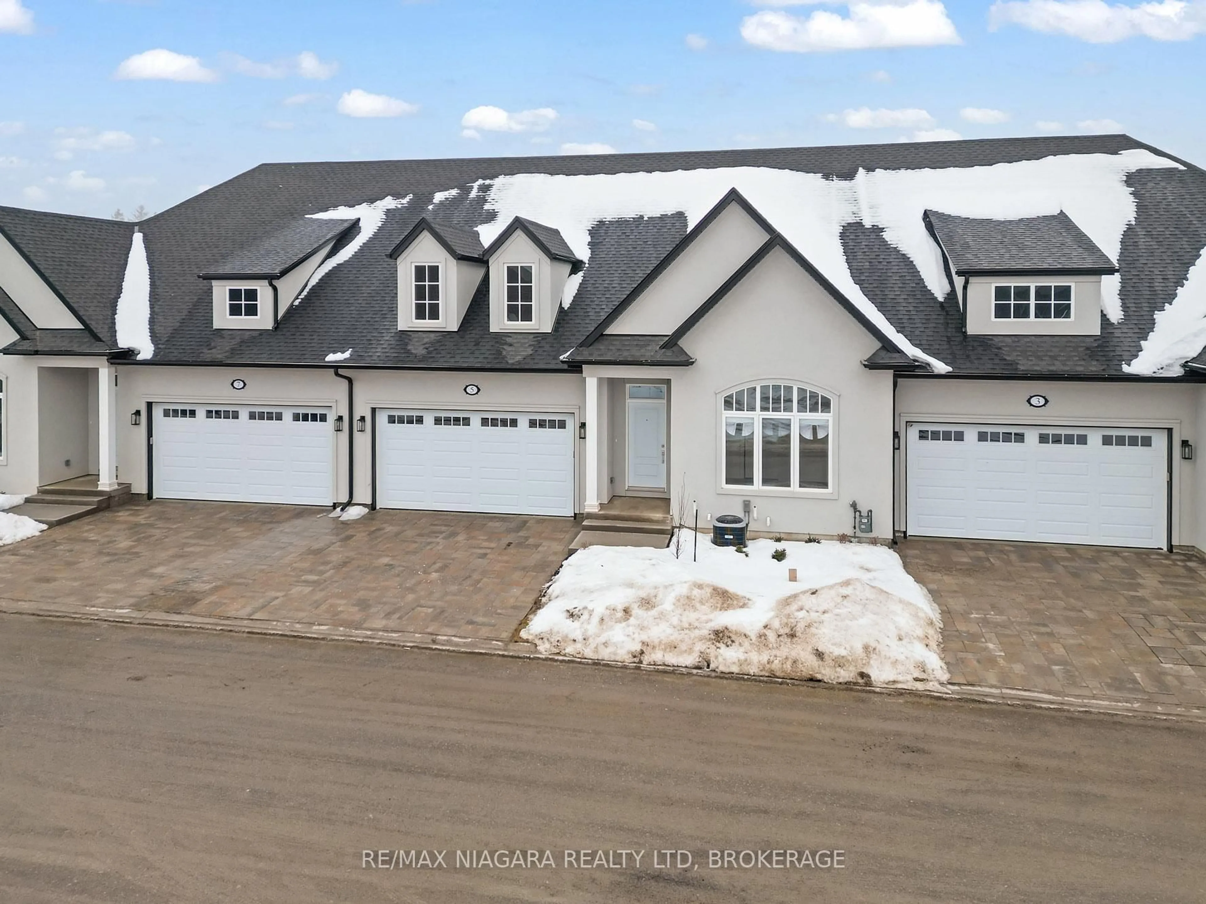 Unknown for 5 Butternut Cres #2, Fort Erie Ontario L0S 1N0