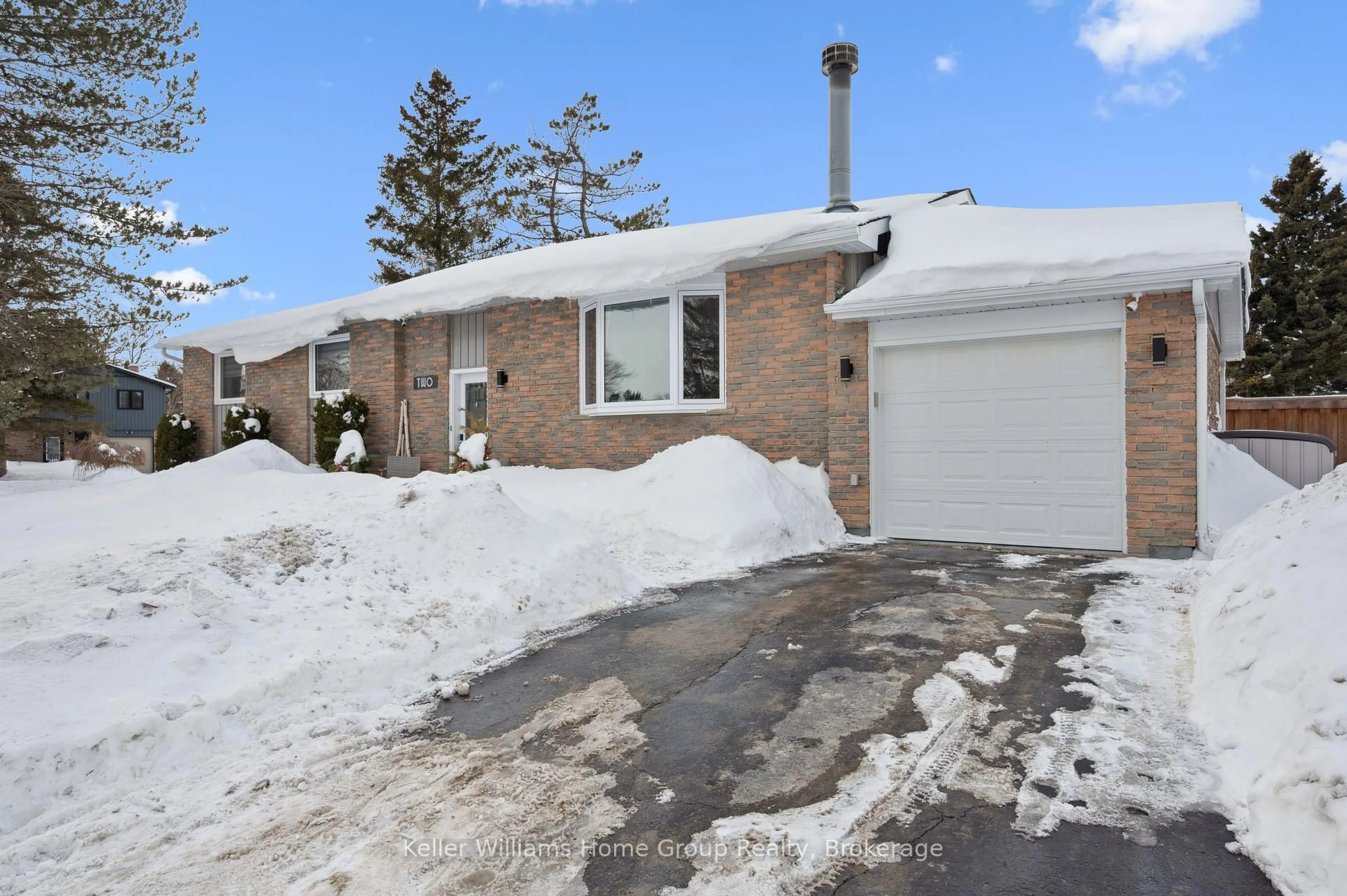 Unknown for 2 Douglas Crescent, Hill, Erin Ontario N0B 1Z0