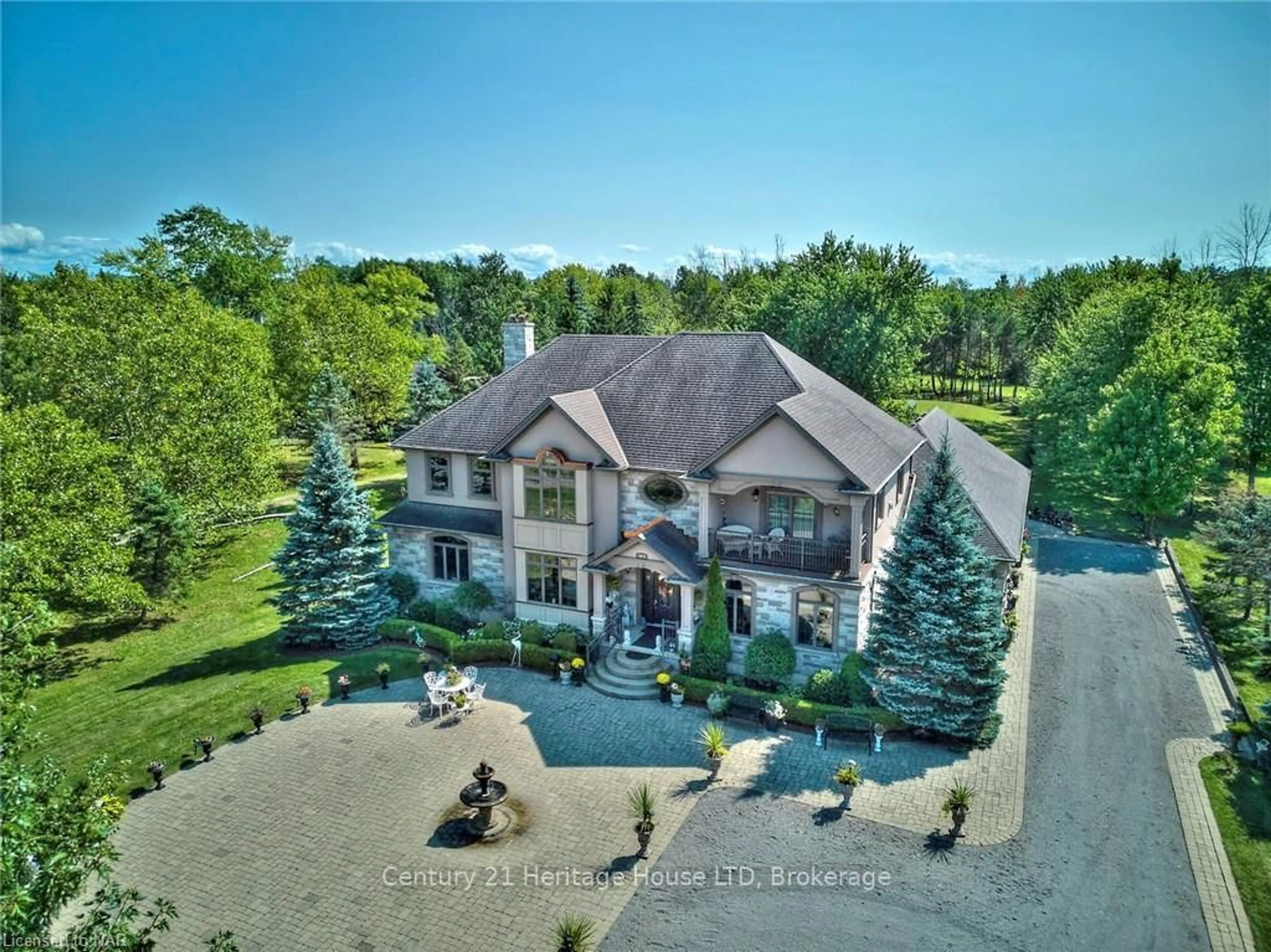 A pic from outside/outdoor area/front of a property/back of a property/a pic from drone, unknown for 4025 NIAGARA RIVER Pkwy, Fort Erie Ontario L0S 1S0