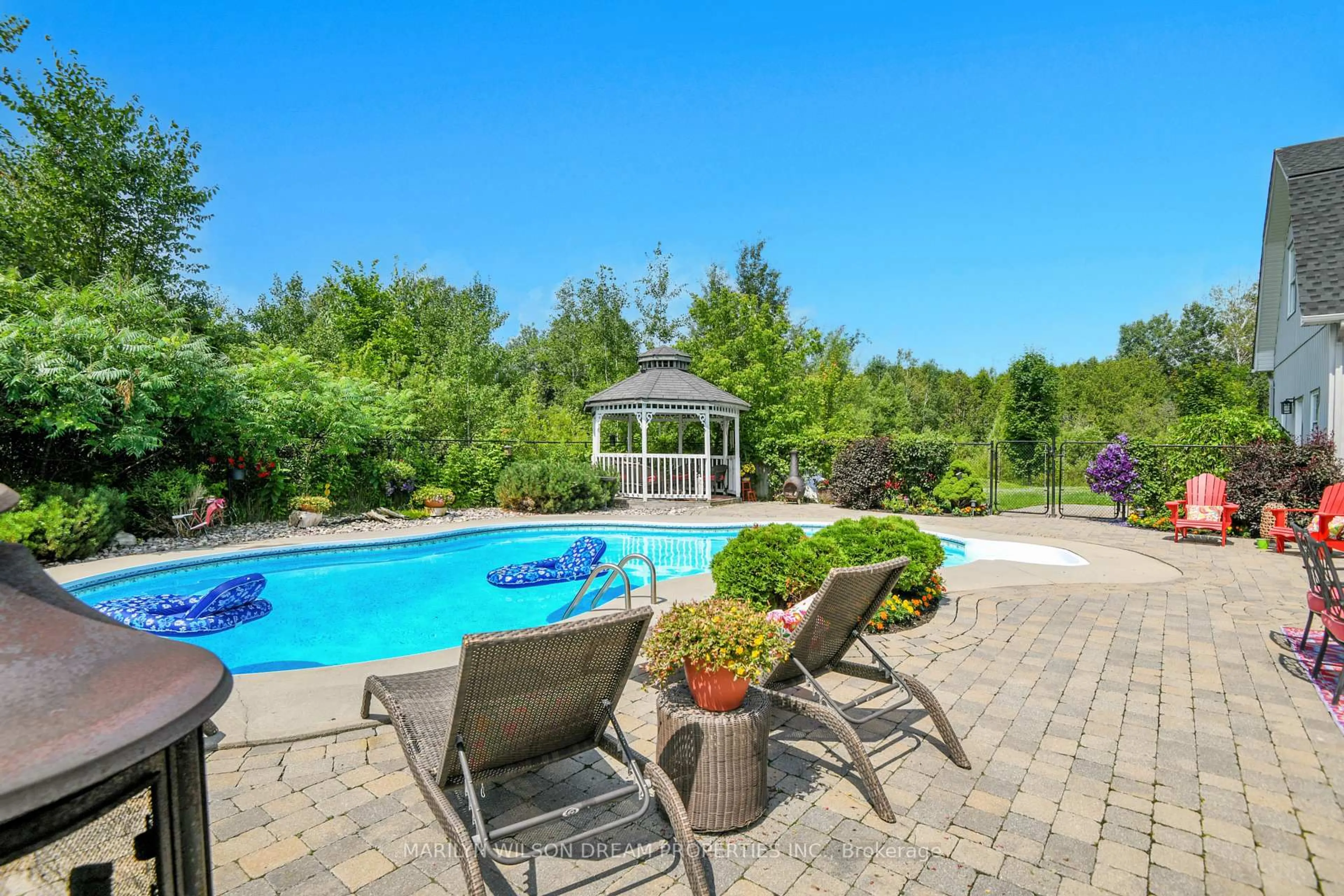 Pool for 899 Oak Creek Rd, Carp Ontario K0A 1L0