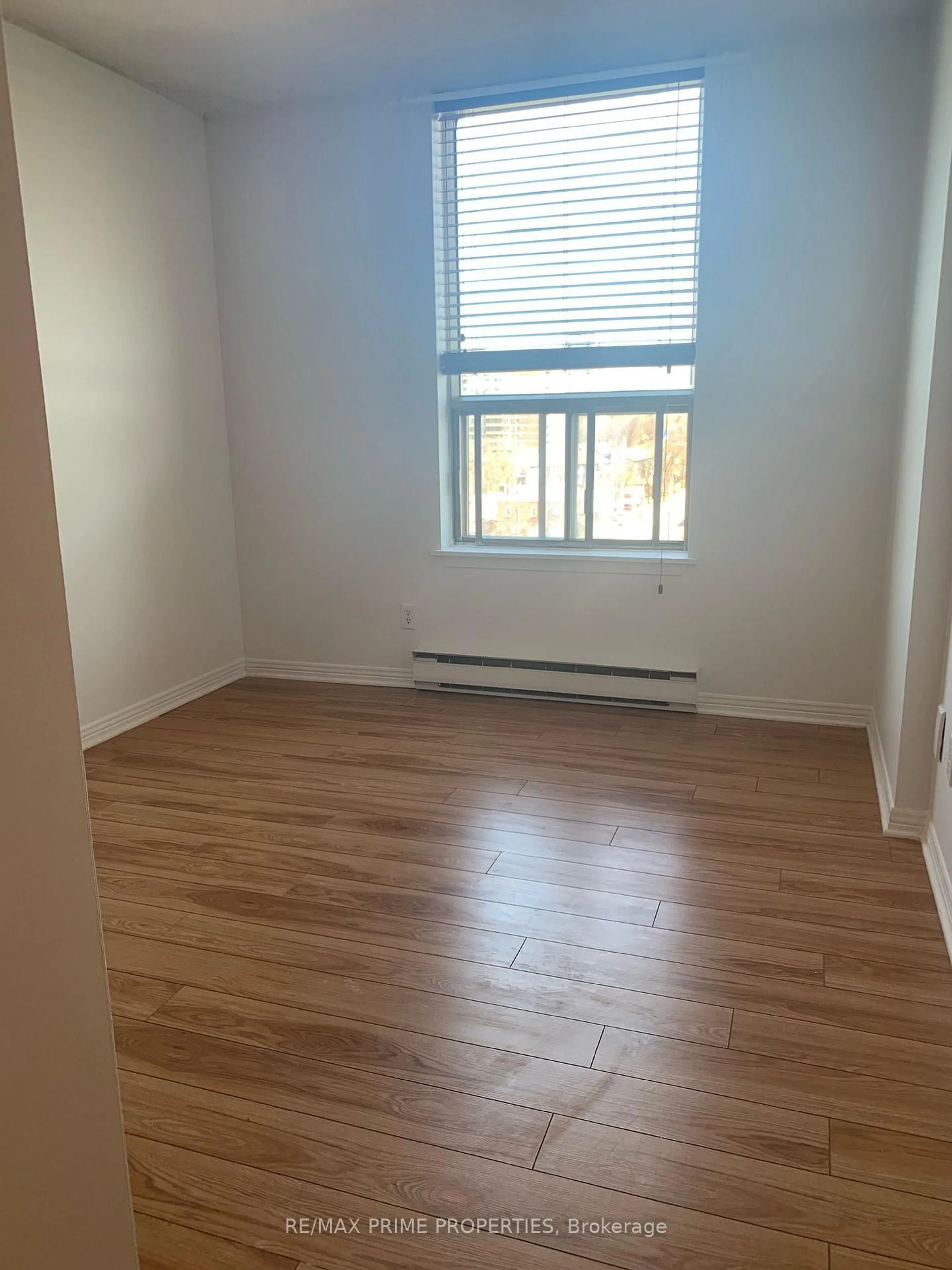 A pic of a room for 200 LAFONTAINE Ave #901, Ottawa Ontario K1L 8K8