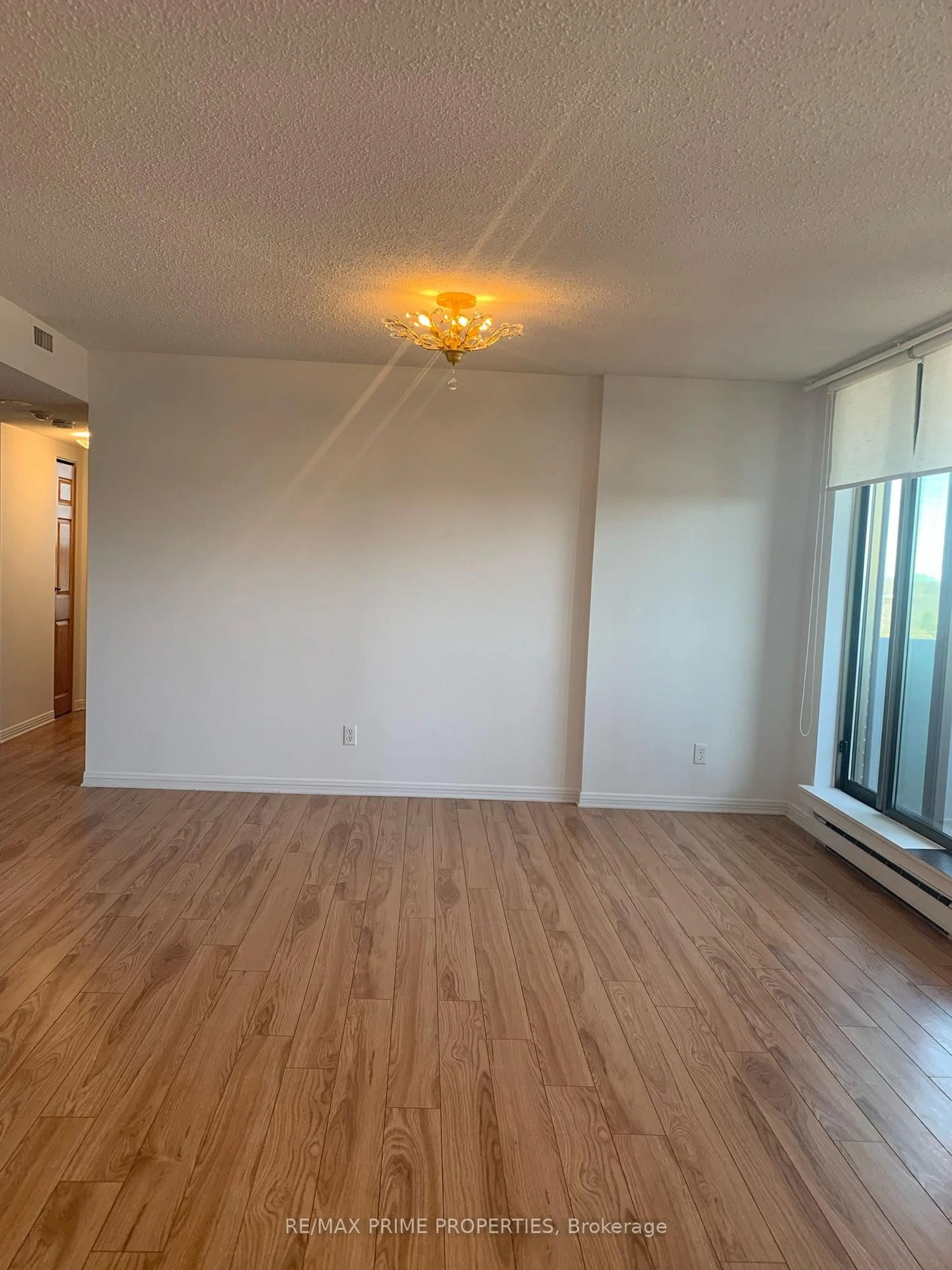 A pic of a room for 200 LAFONTAINE Ave #901, Ottawa Ontario K1L 8K8