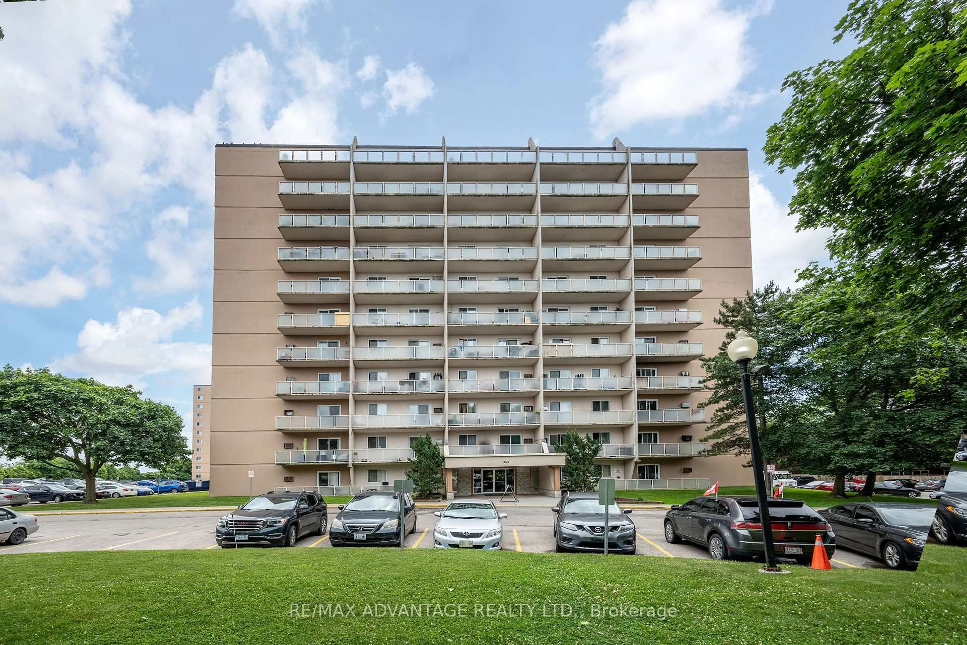 A pic from outside/outdoor area/front of a property/back of a property/a pic from drone, building for 563 Mornington Ave #806, London East Ontario N5Y 4T8