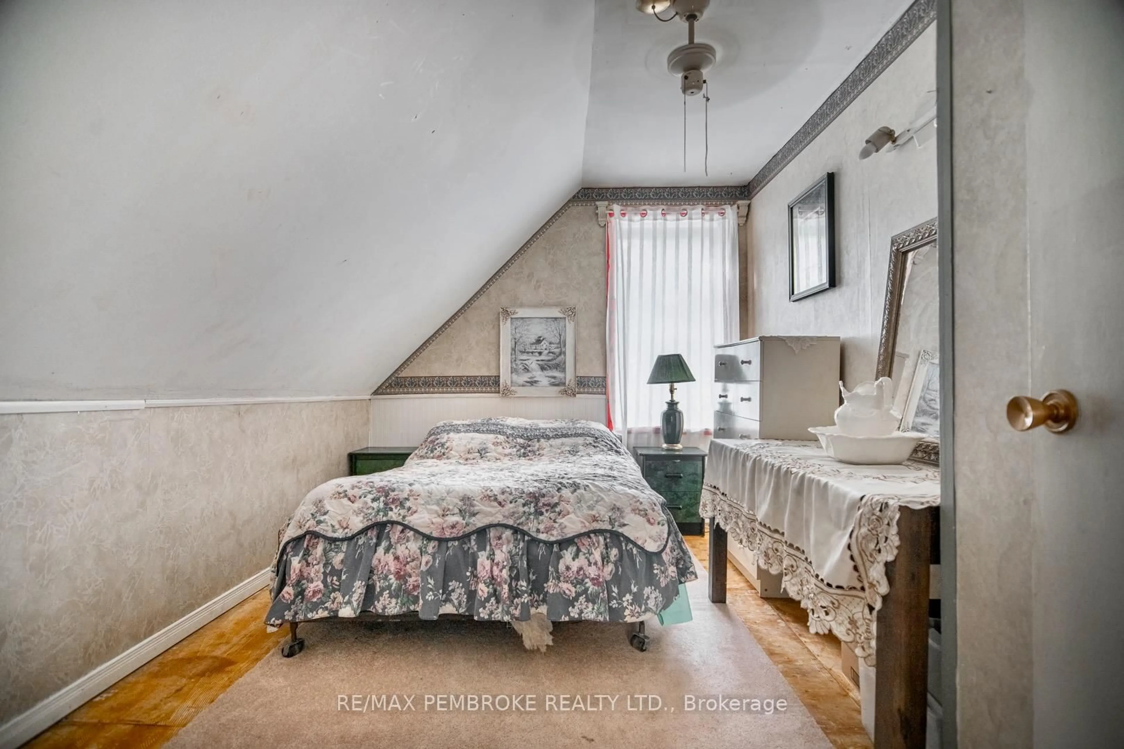 Bedroom with bed, unknown for 476 Airport Rd, Petawawa Ontario K8A 6W7