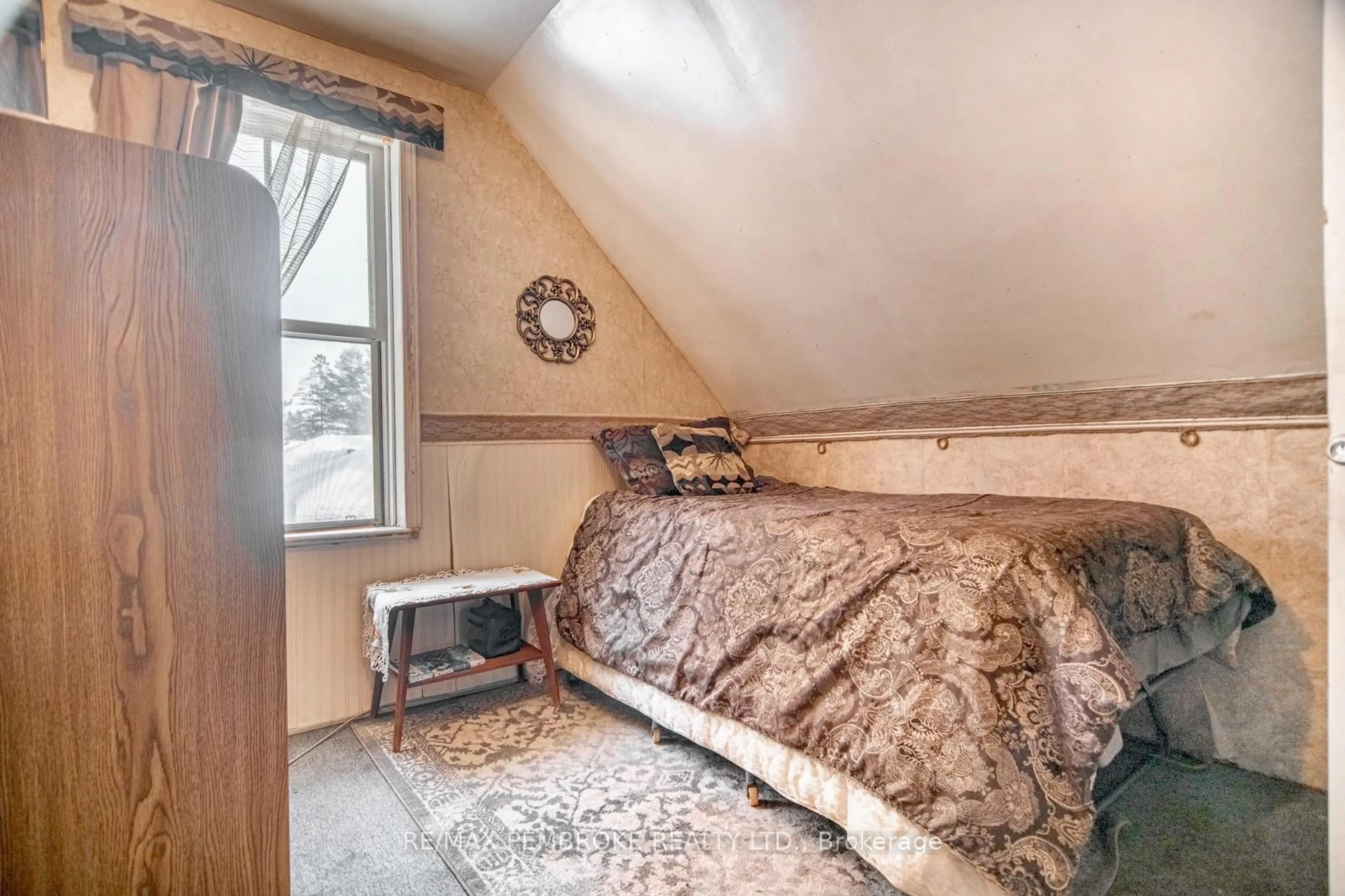 Bedroom with bed, unknown for 476 Airport Rd, Petawawa Ontario K8A 6W7