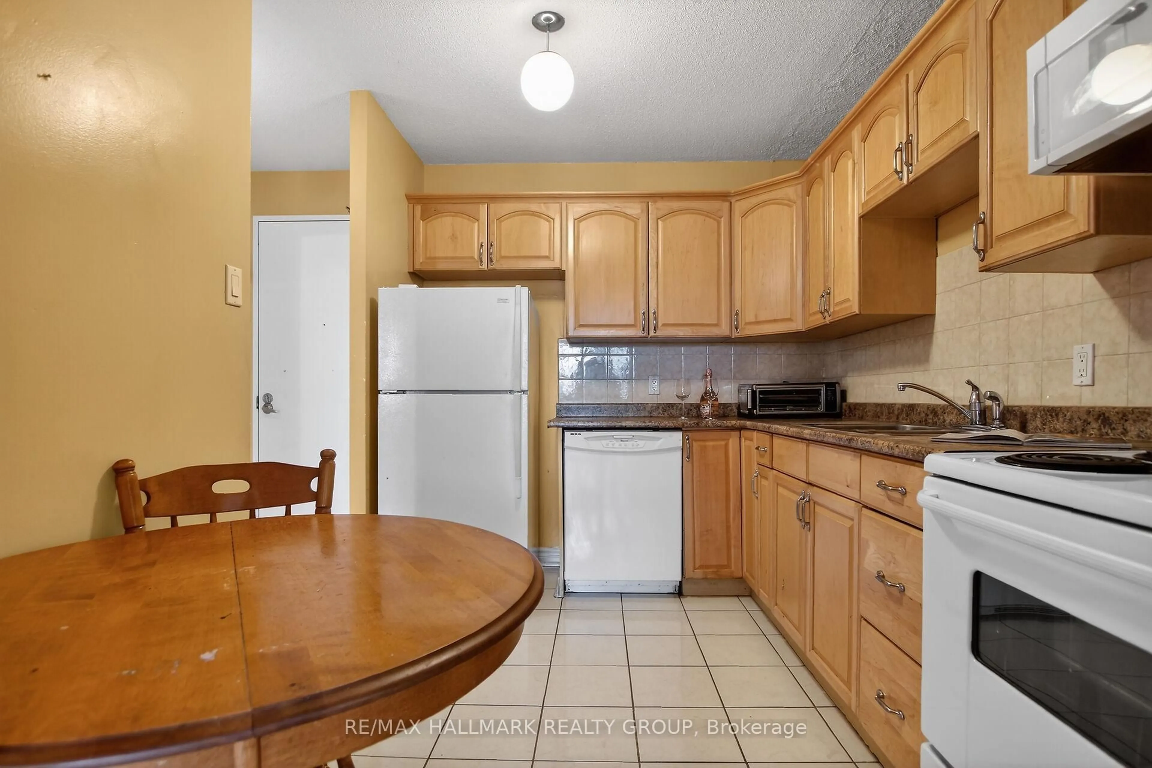 Standard kitchen, unknown for 1380 Prince Of Wales Dr #109, Ottawa Ontario K2C 3N5