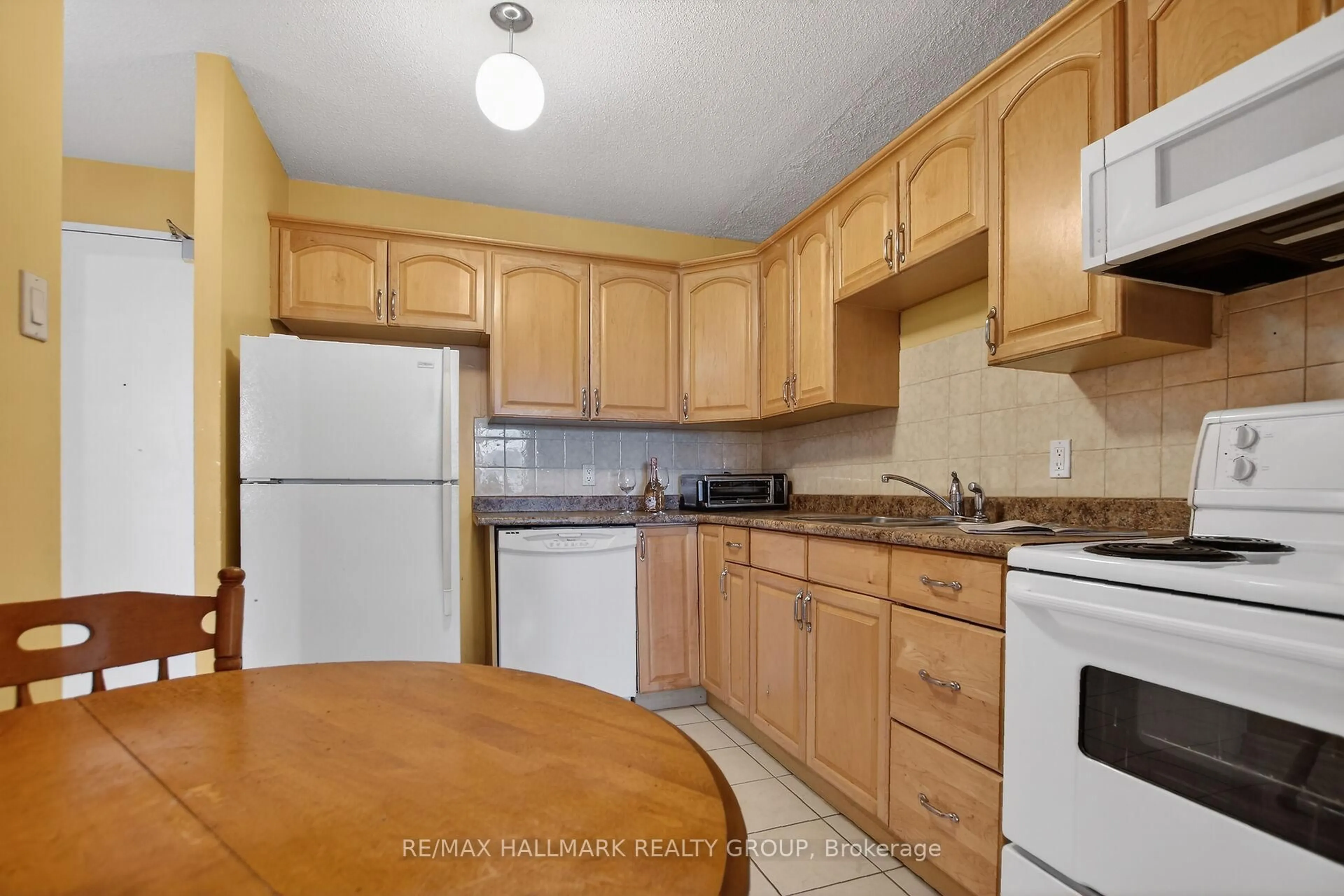 Standard kitchen, unknown for 1380 Prince Of Wales Dr #109, Ottawa Ontario K2C 3N5